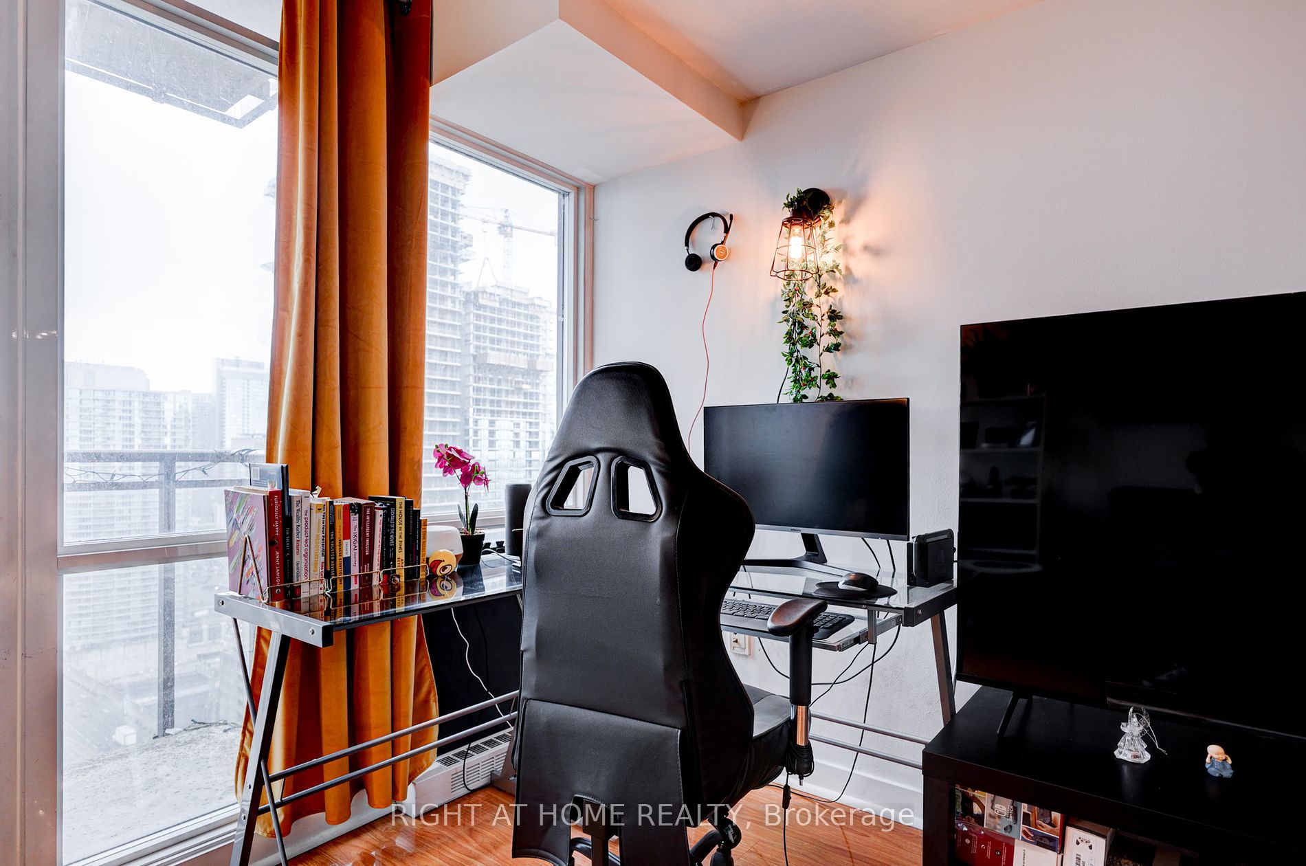 11 Brunel Crt, #3305