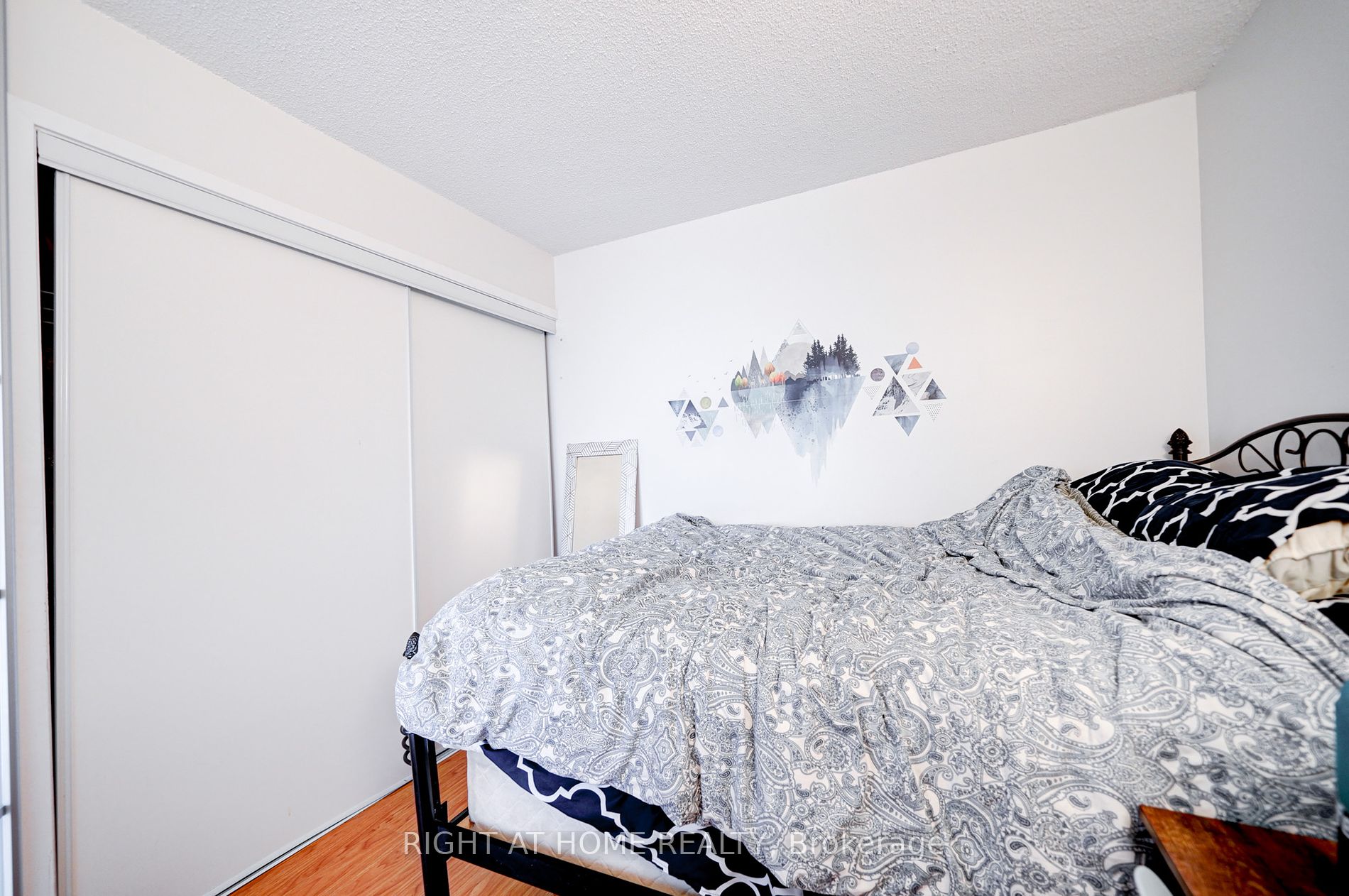 11 Brunel Crt, #3305