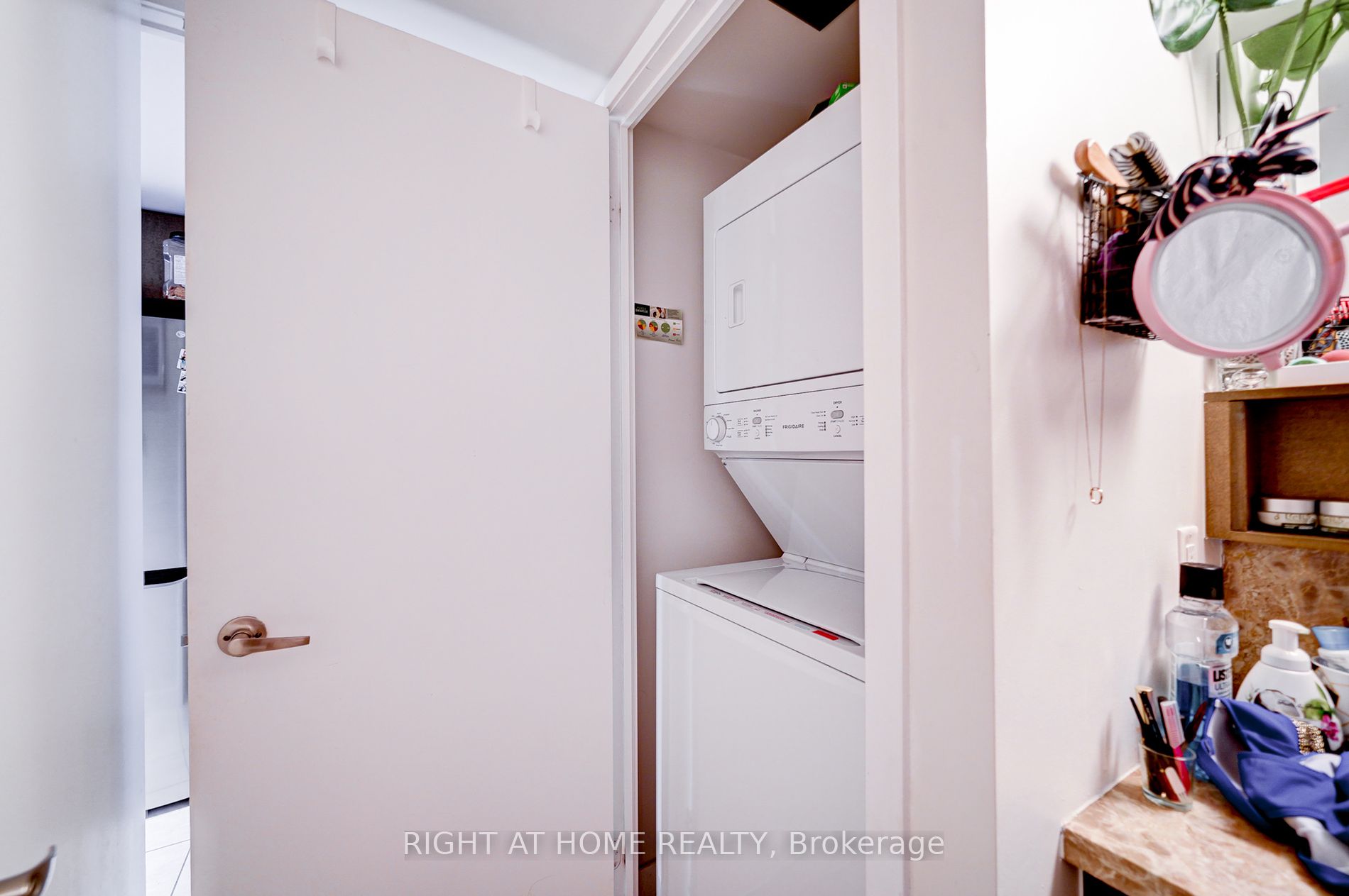 11 Brunel Crt, #3305