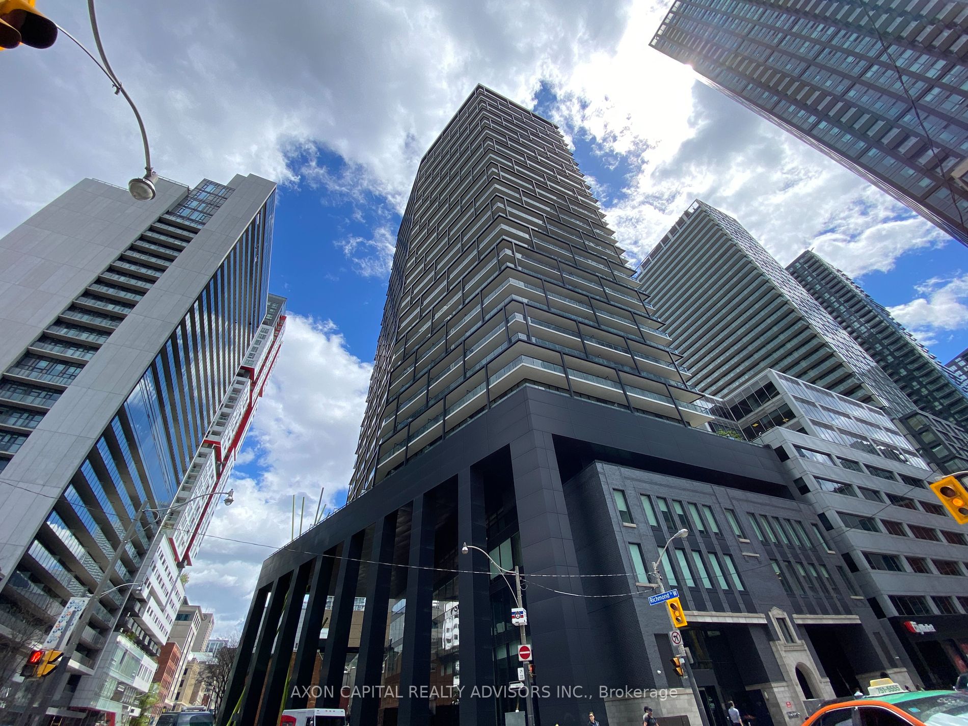 125 Peter St, #2007
