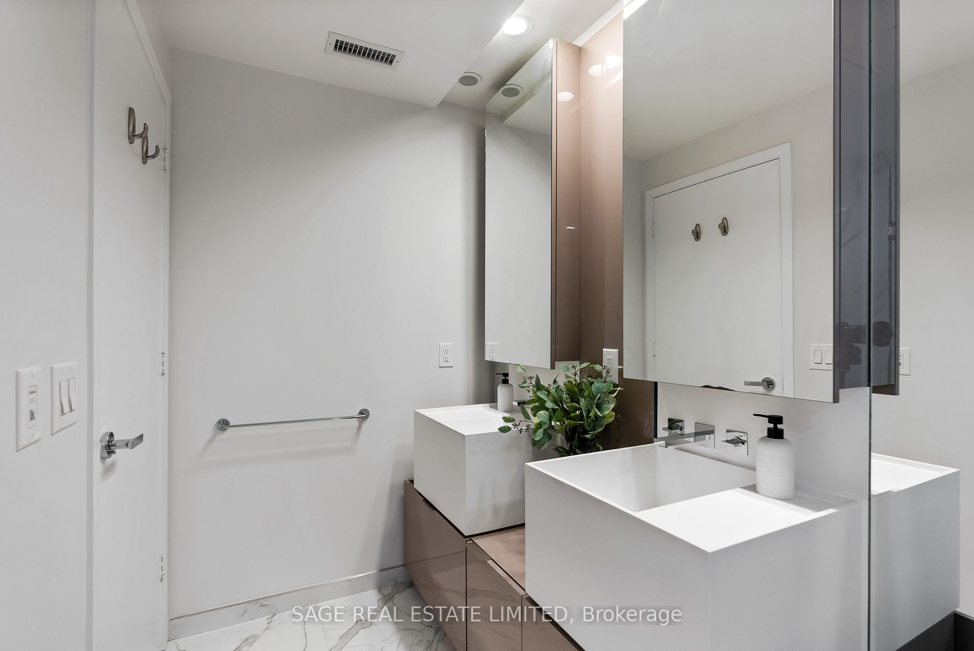 1 Bloor Street E #510