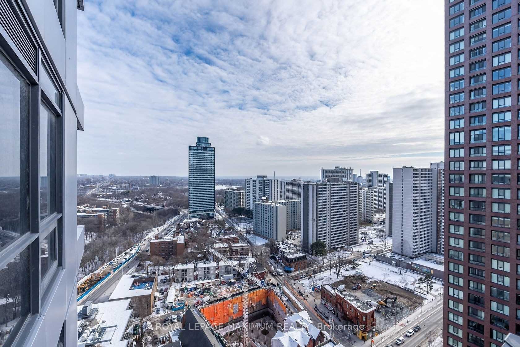 395 Bloor St E, #2201