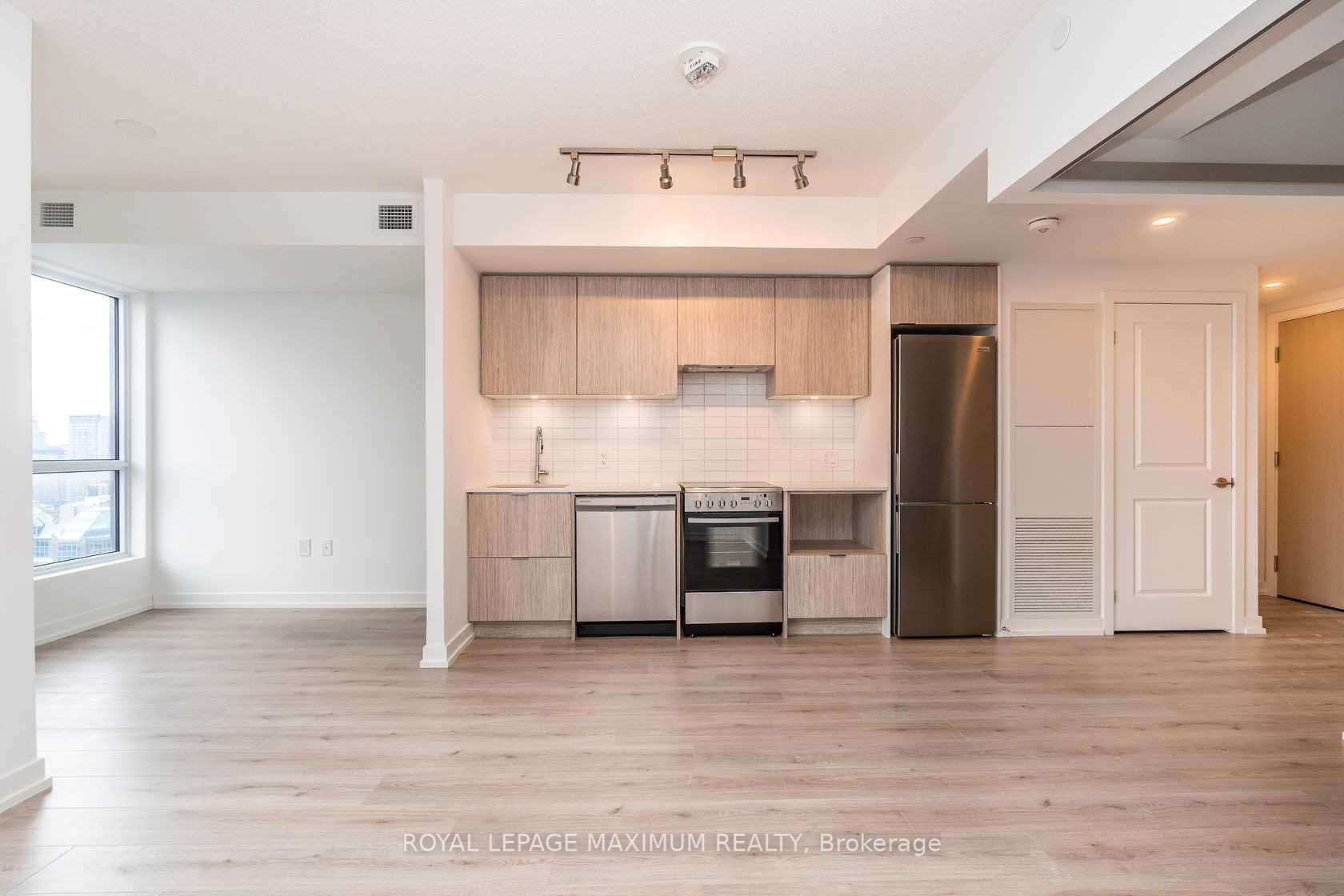 395 Bloor St E, #2201
