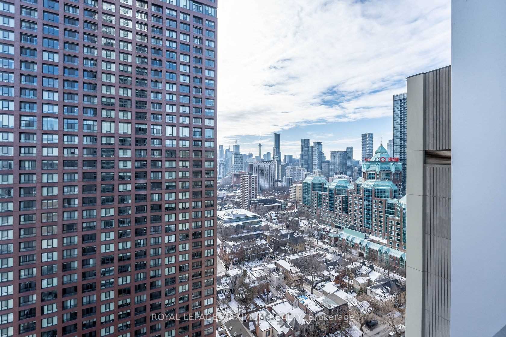 395 Bloor St E, #2201