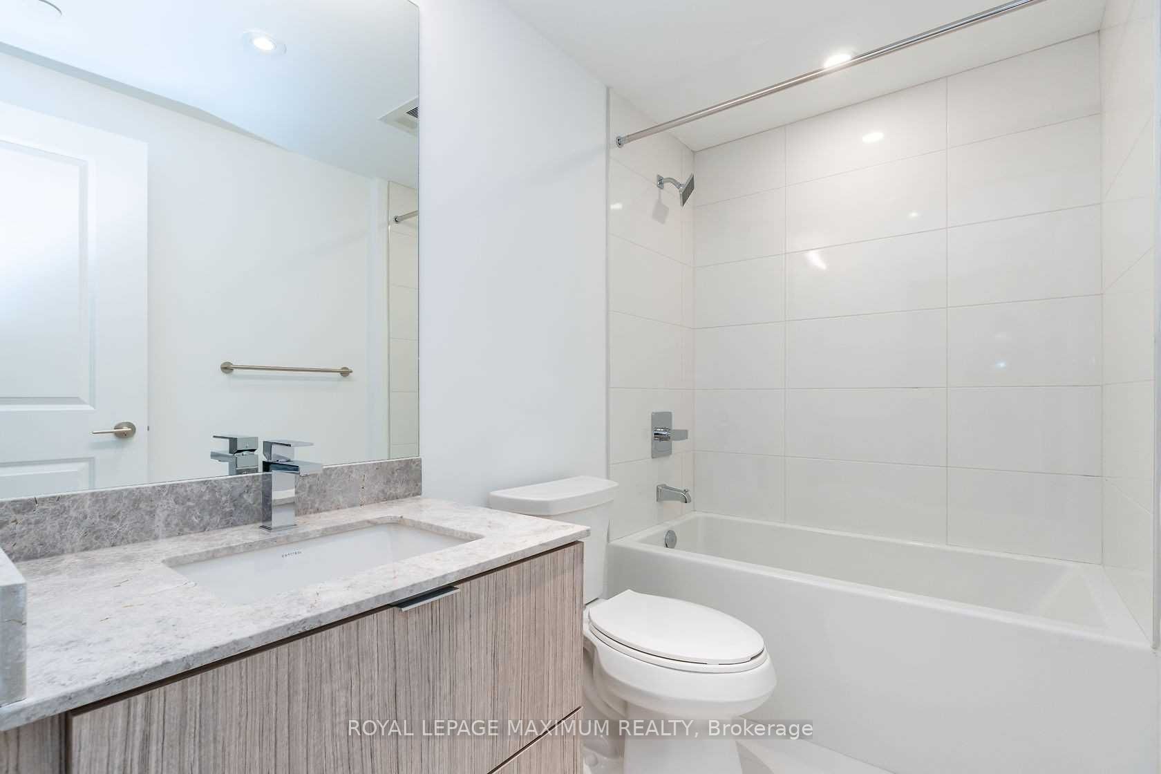 395 Bloor St E, #2201