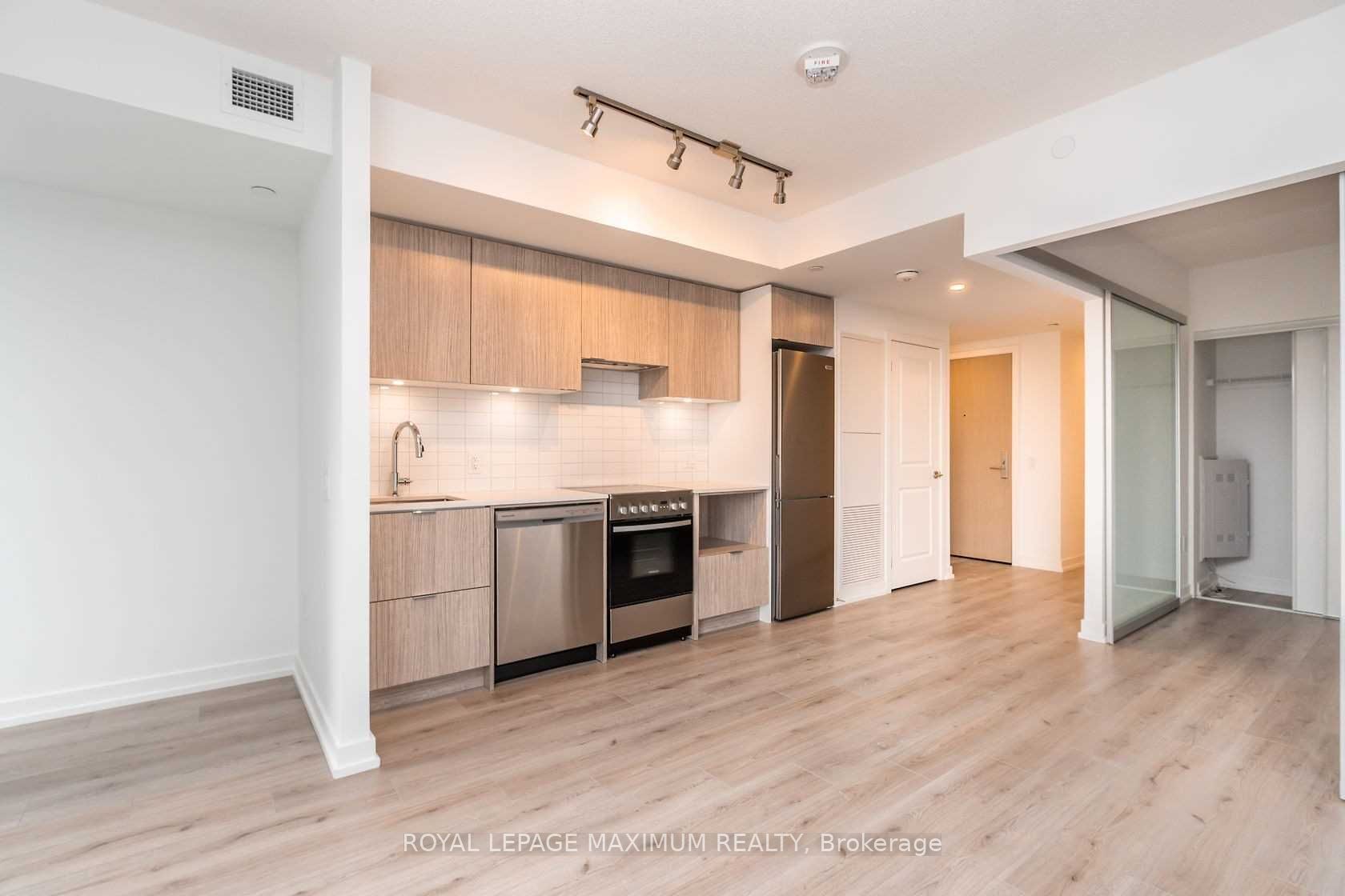 395 Bloor St E, #2201