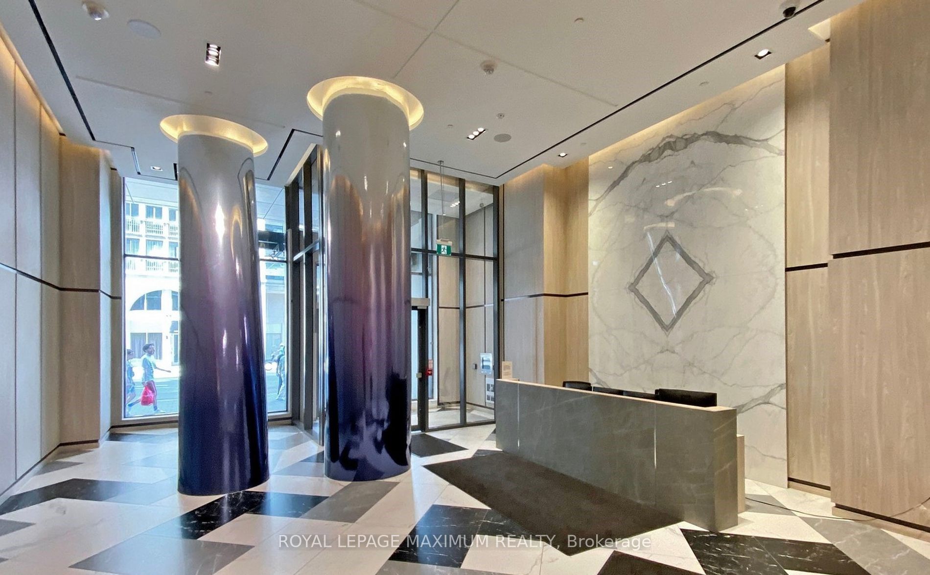 395 Bloor St E, #2201