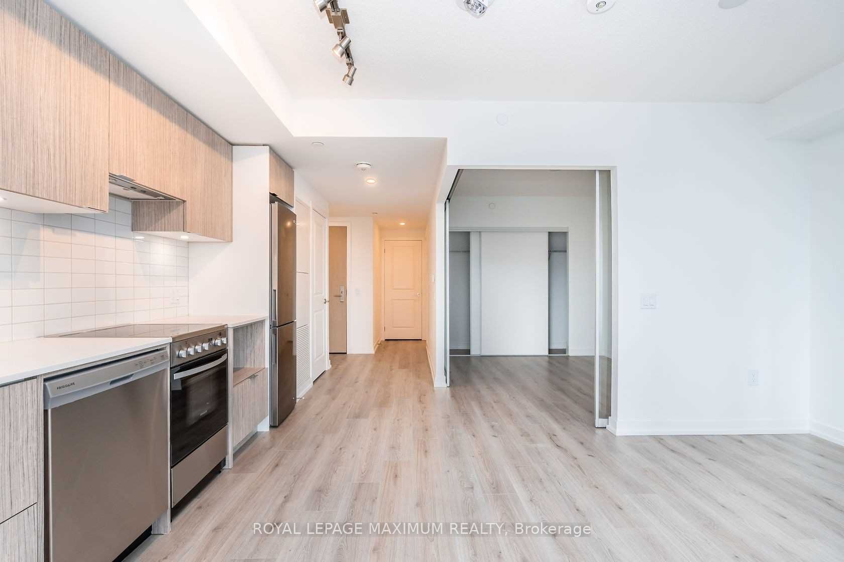 395 Bloor St E, #2201