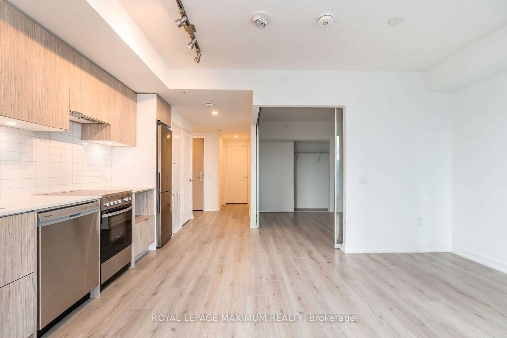 395 Bloor St E, #2201
