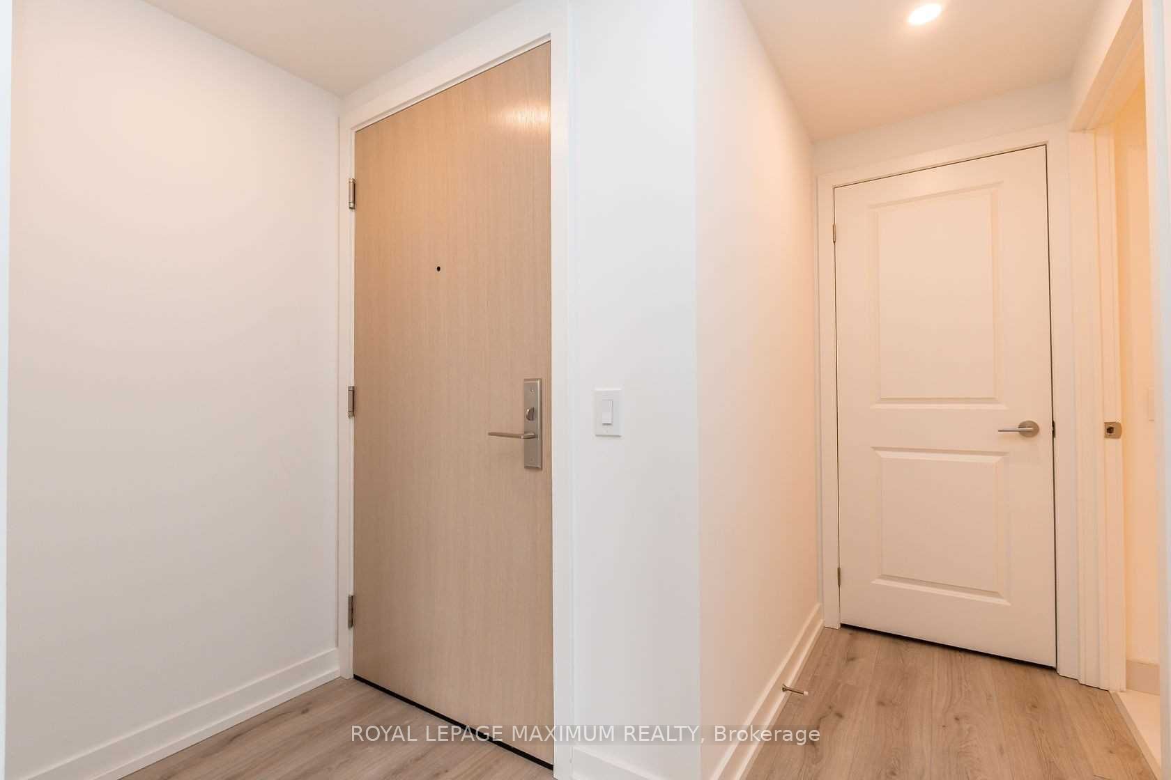 395 Bloor St E, #2201