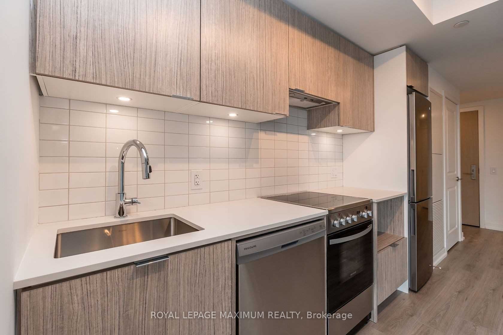 395 Bloor St E, #2201