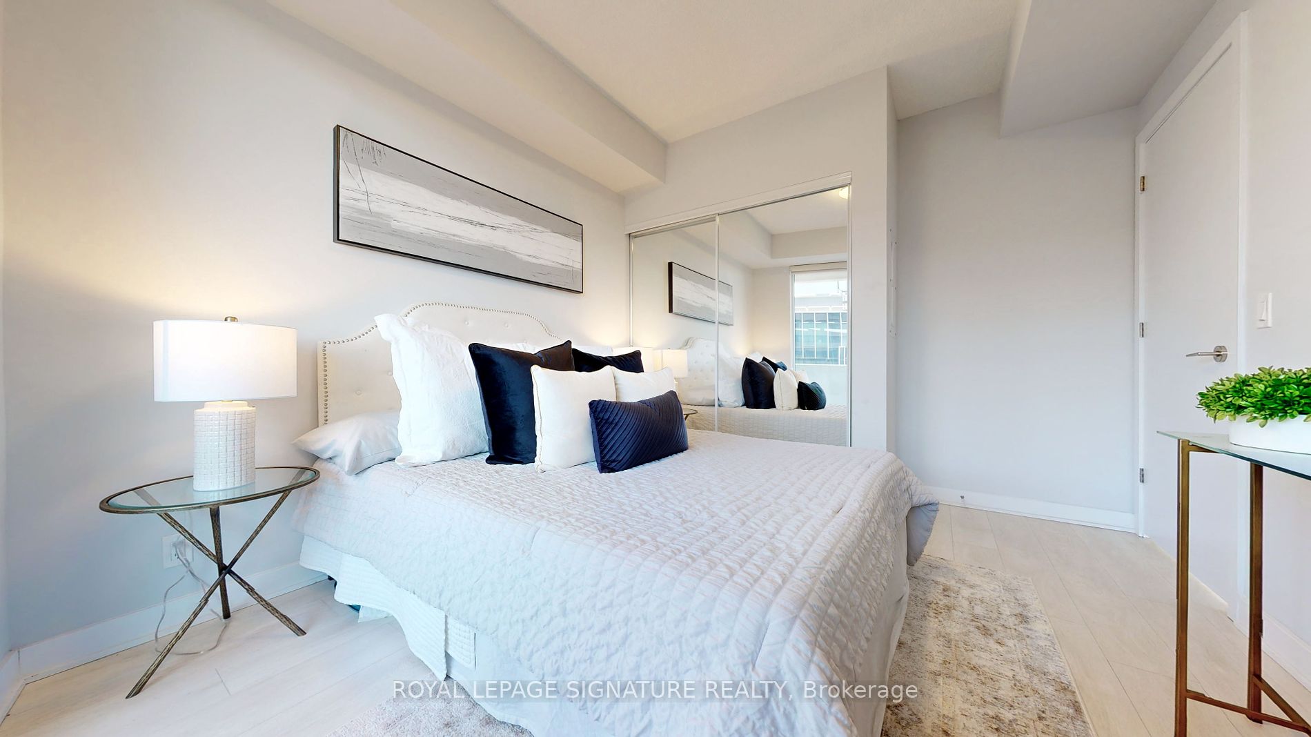 2221 Yonge Street, #1808