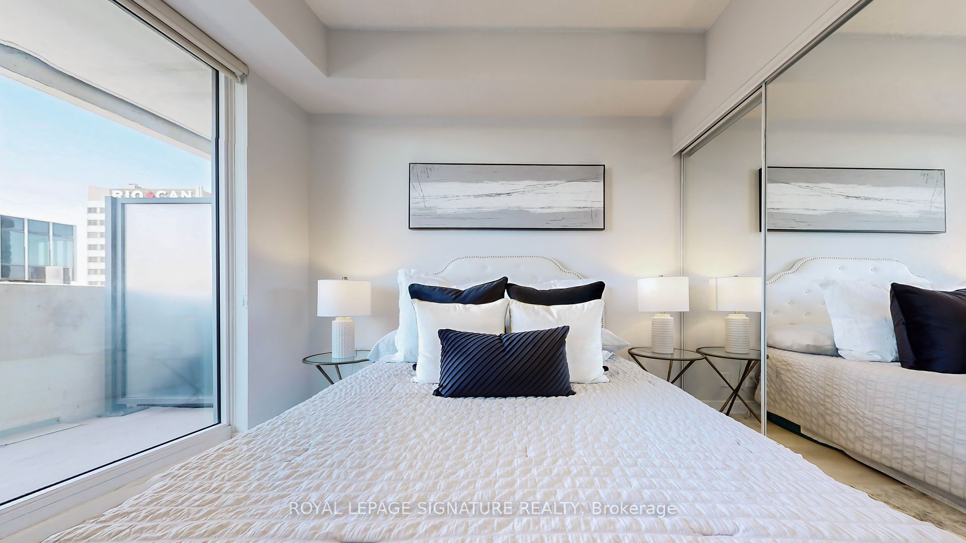 2221 Yonge Street, #1808
