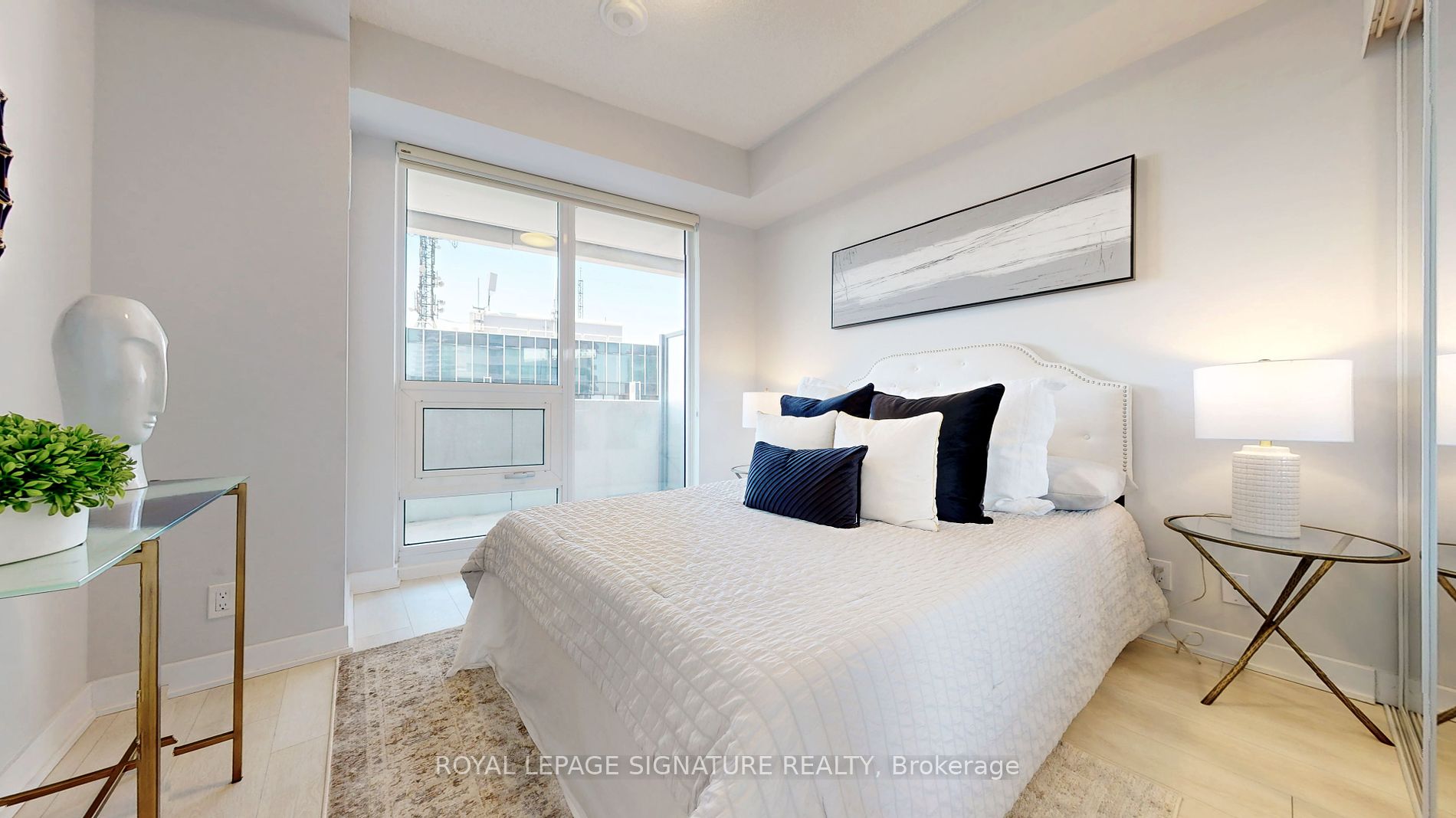 2221 Yonge Street, #1808
