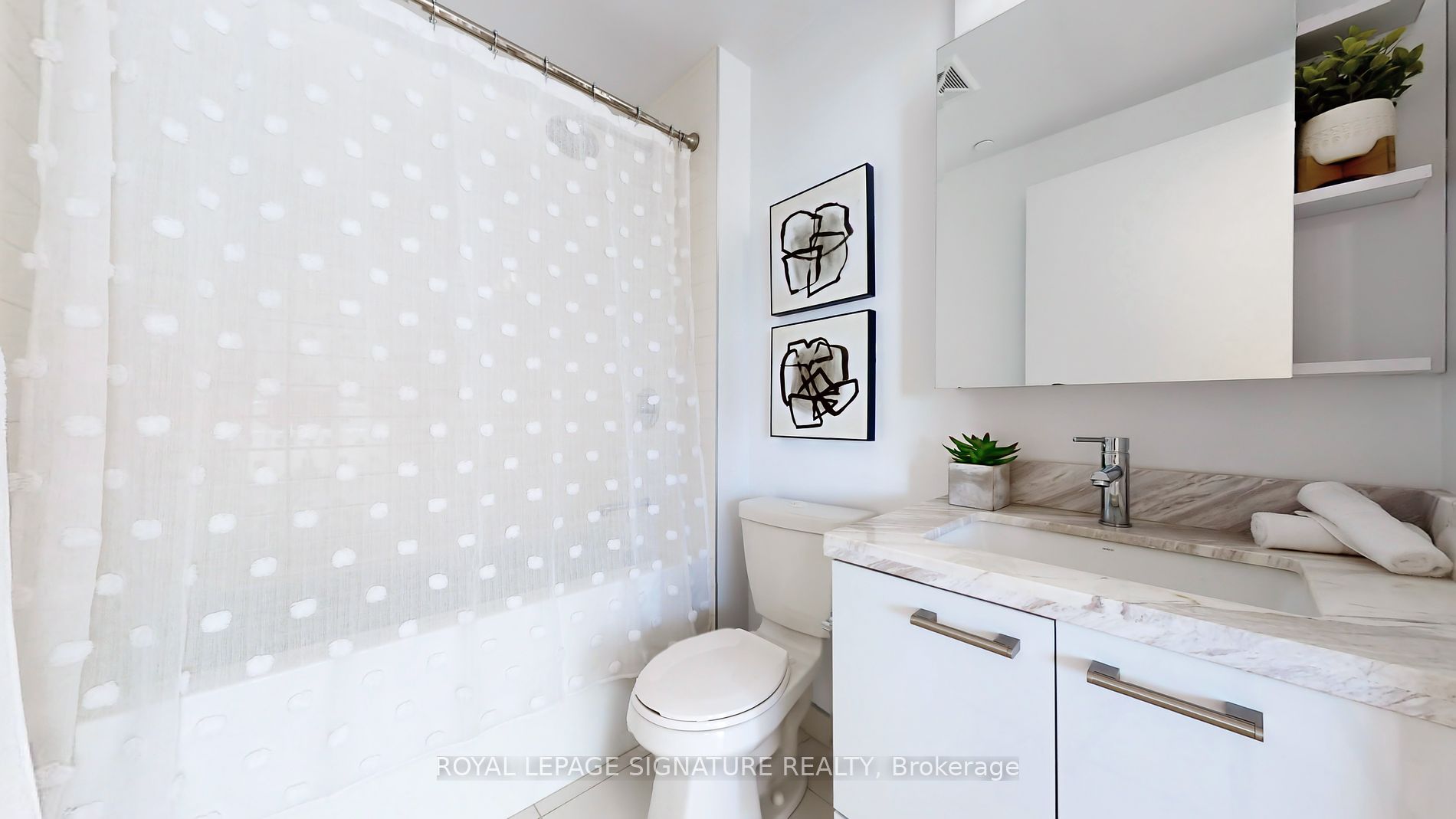 2221 Yonge Street, #1808