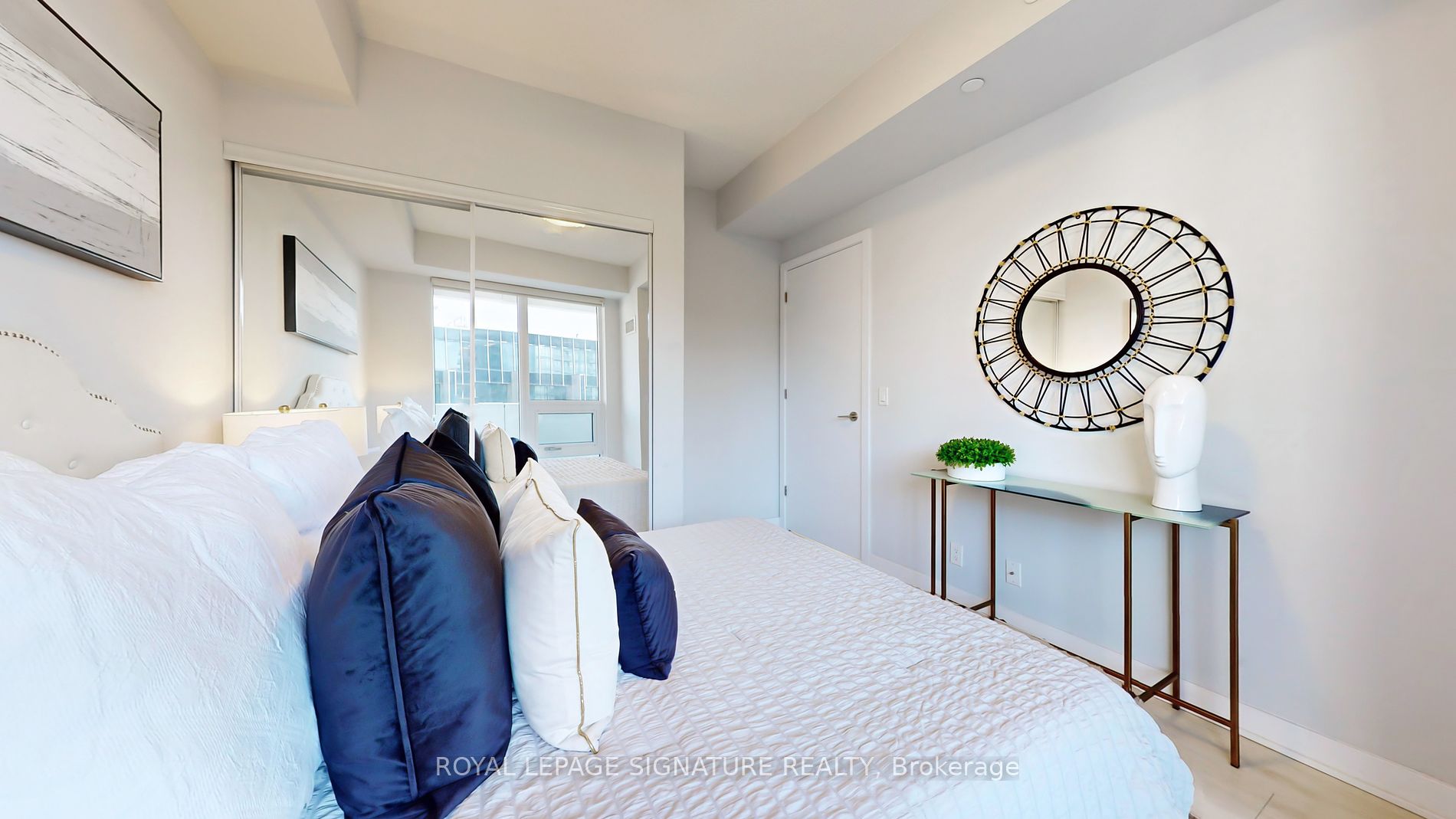 2221 Yonge Street, #1808