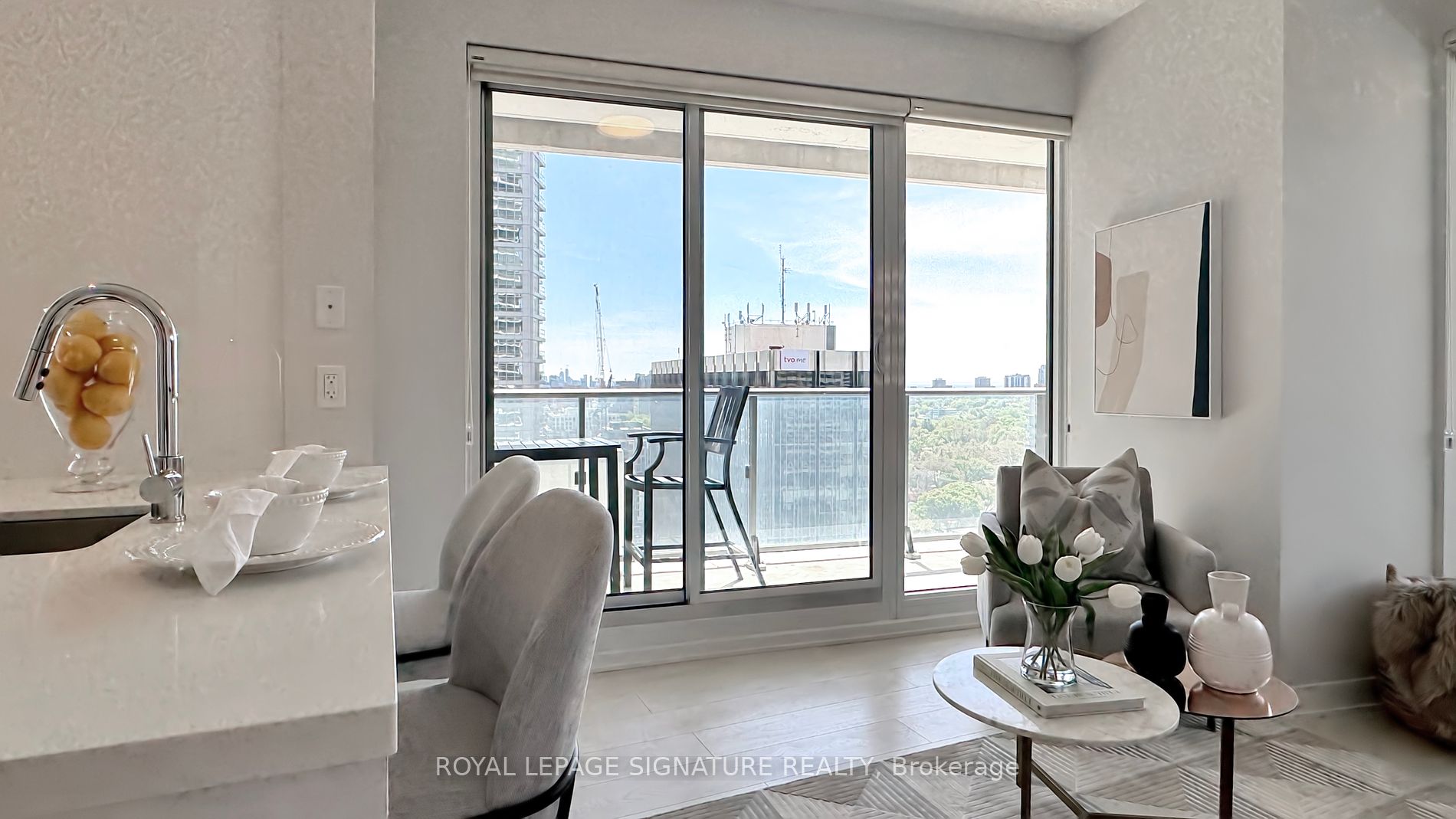 2221 Yonge Street, #1808