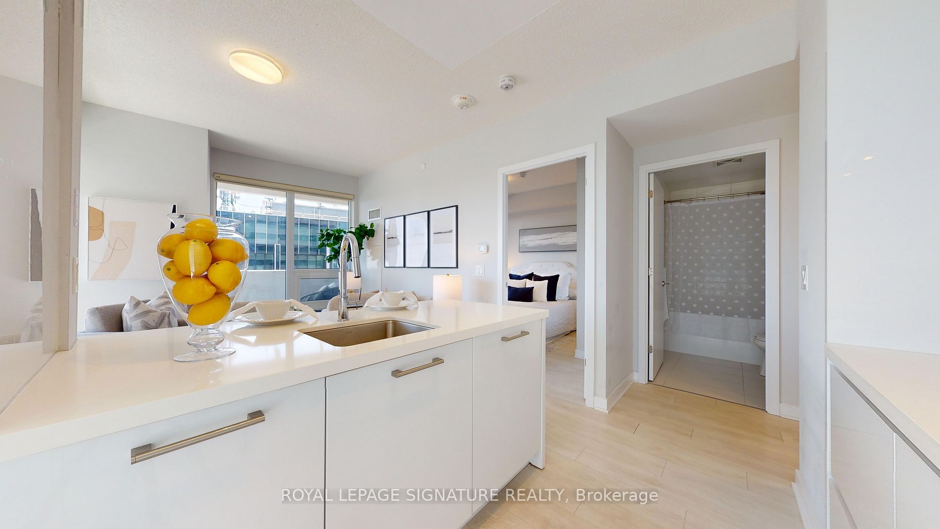 2221 Yonge Street, #1808