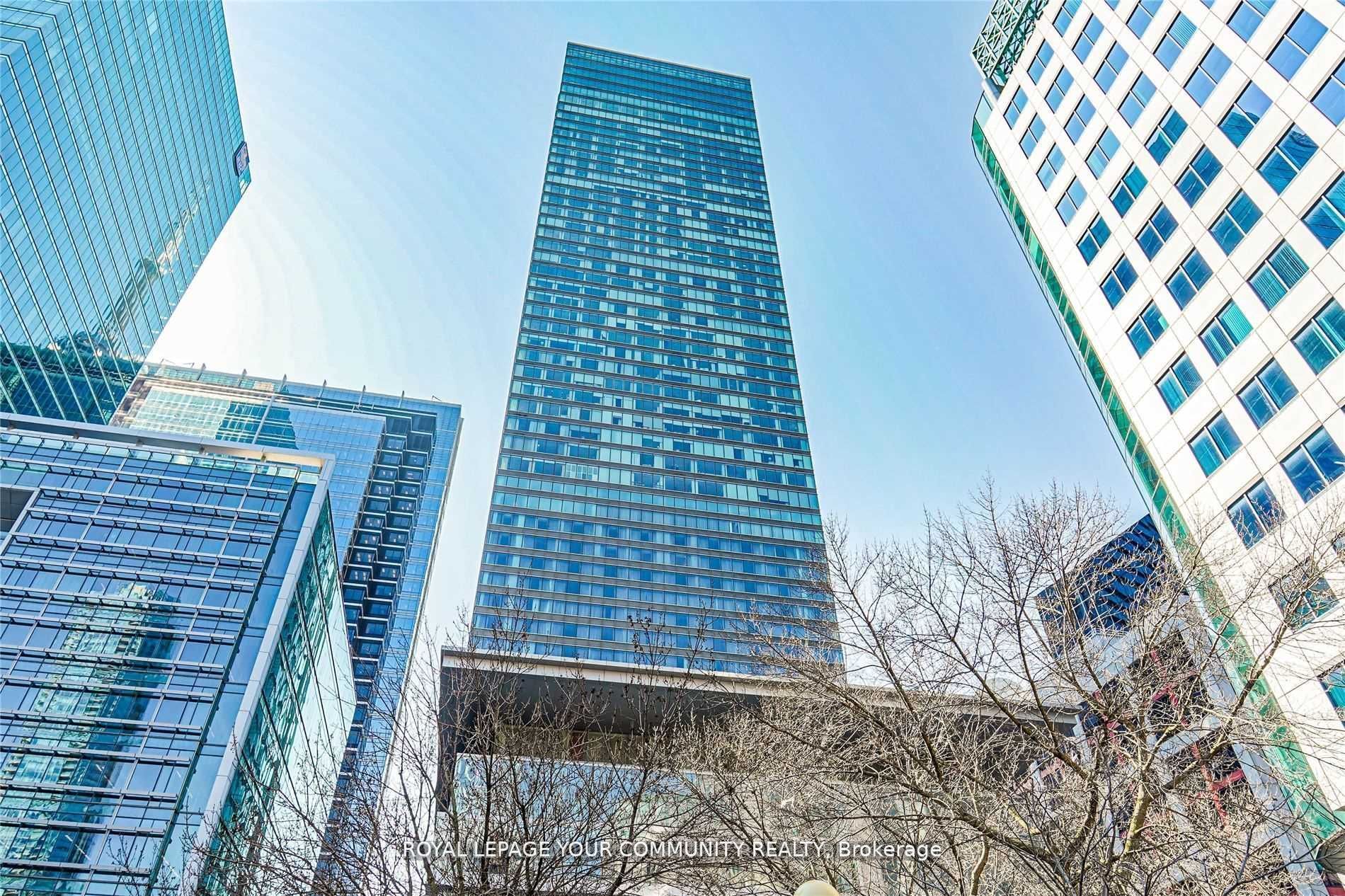 183 Wellington Street W, #3903