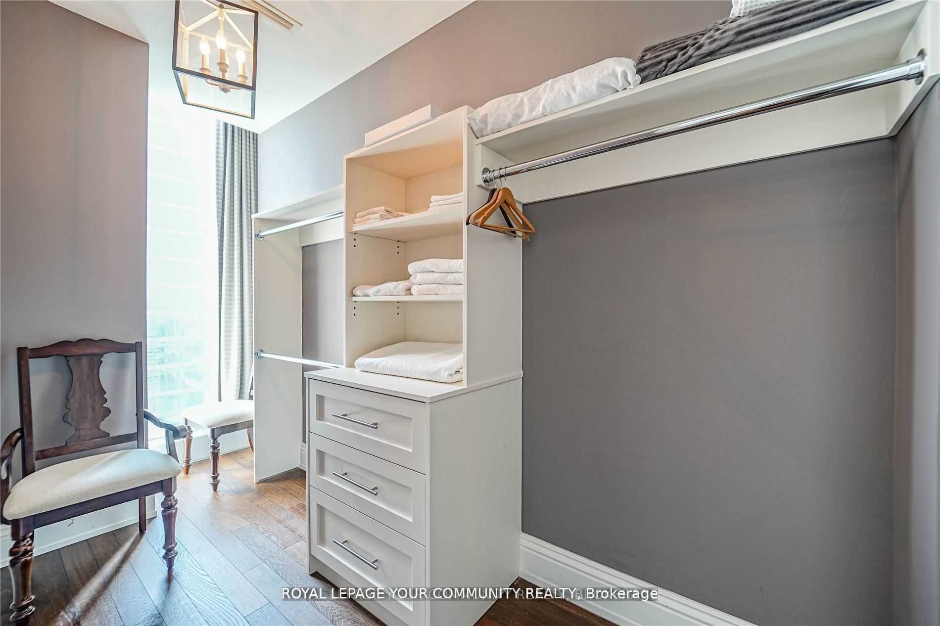 183 Wellington Street W, #3903