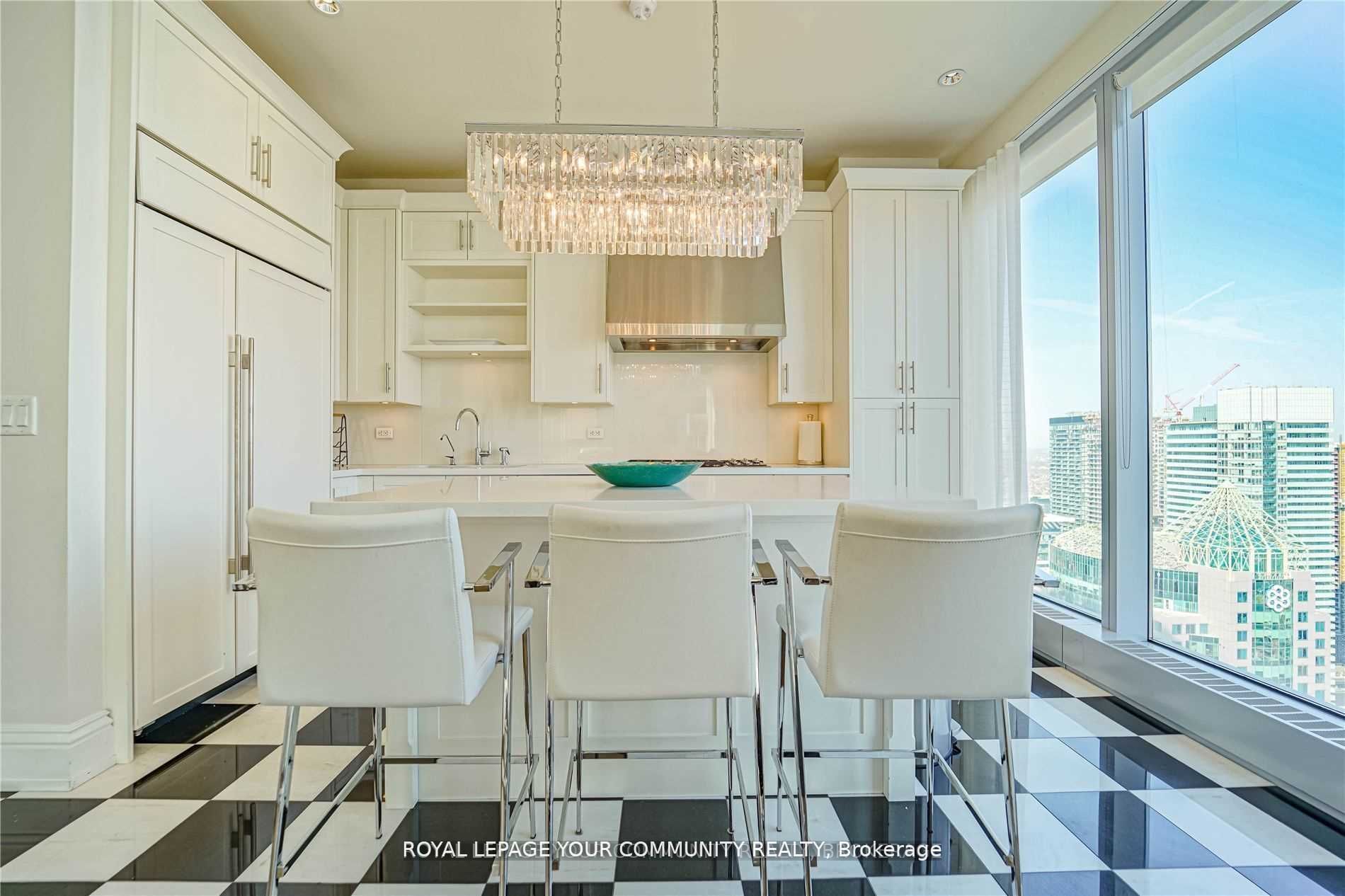 183 Wellington Street W, #3903