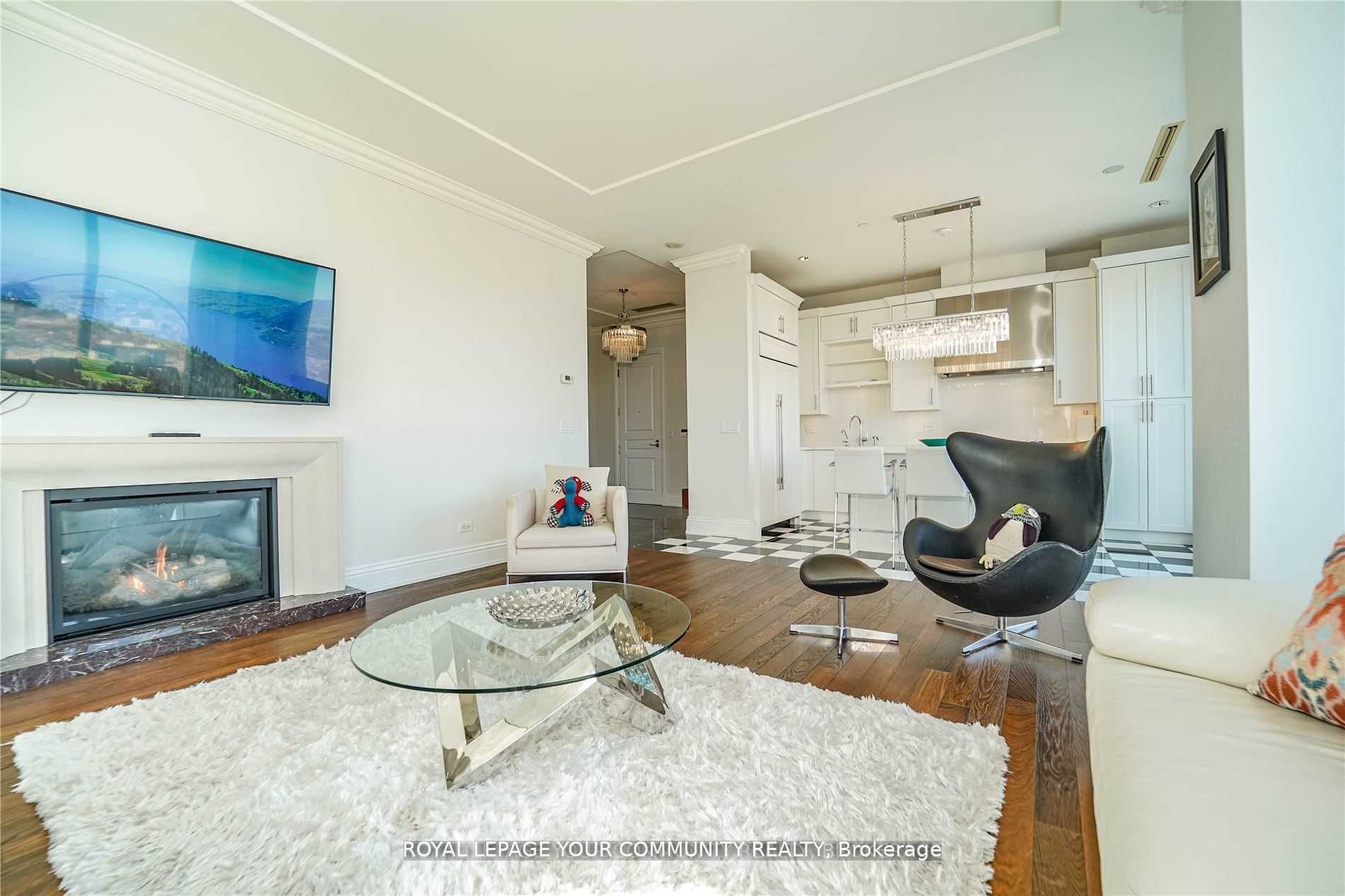 183 Wellington Street W, #3903