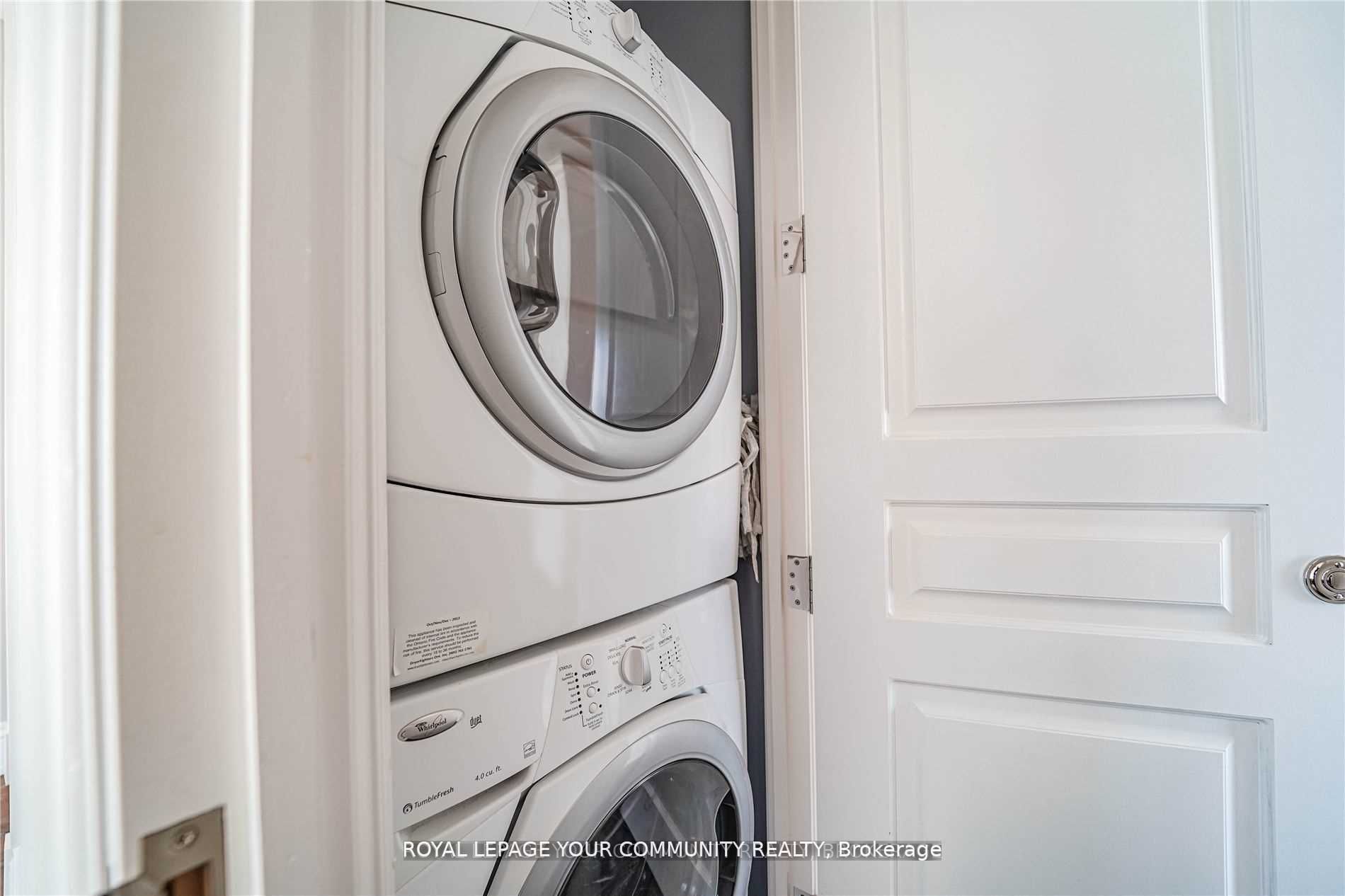 183 Wellington Street W, #3903