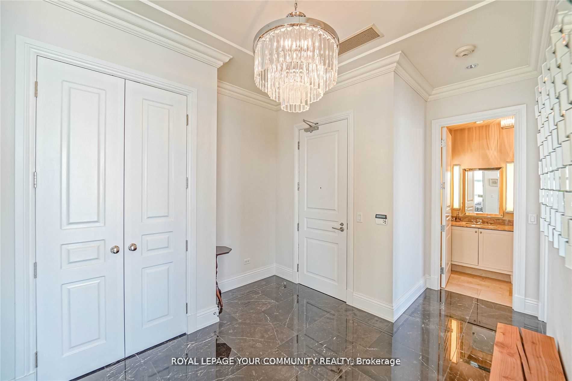 183 Wellington Street W, #3903