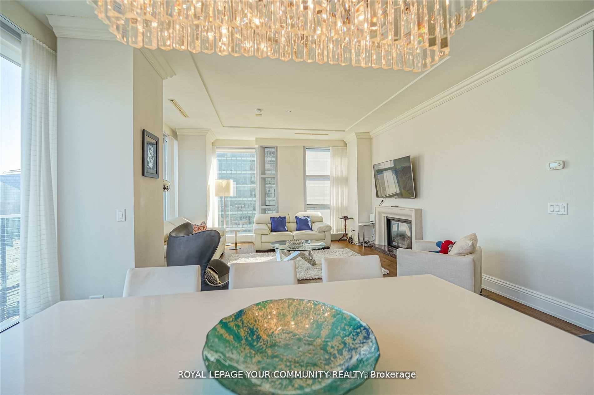 183 Wellington Street W, #3903