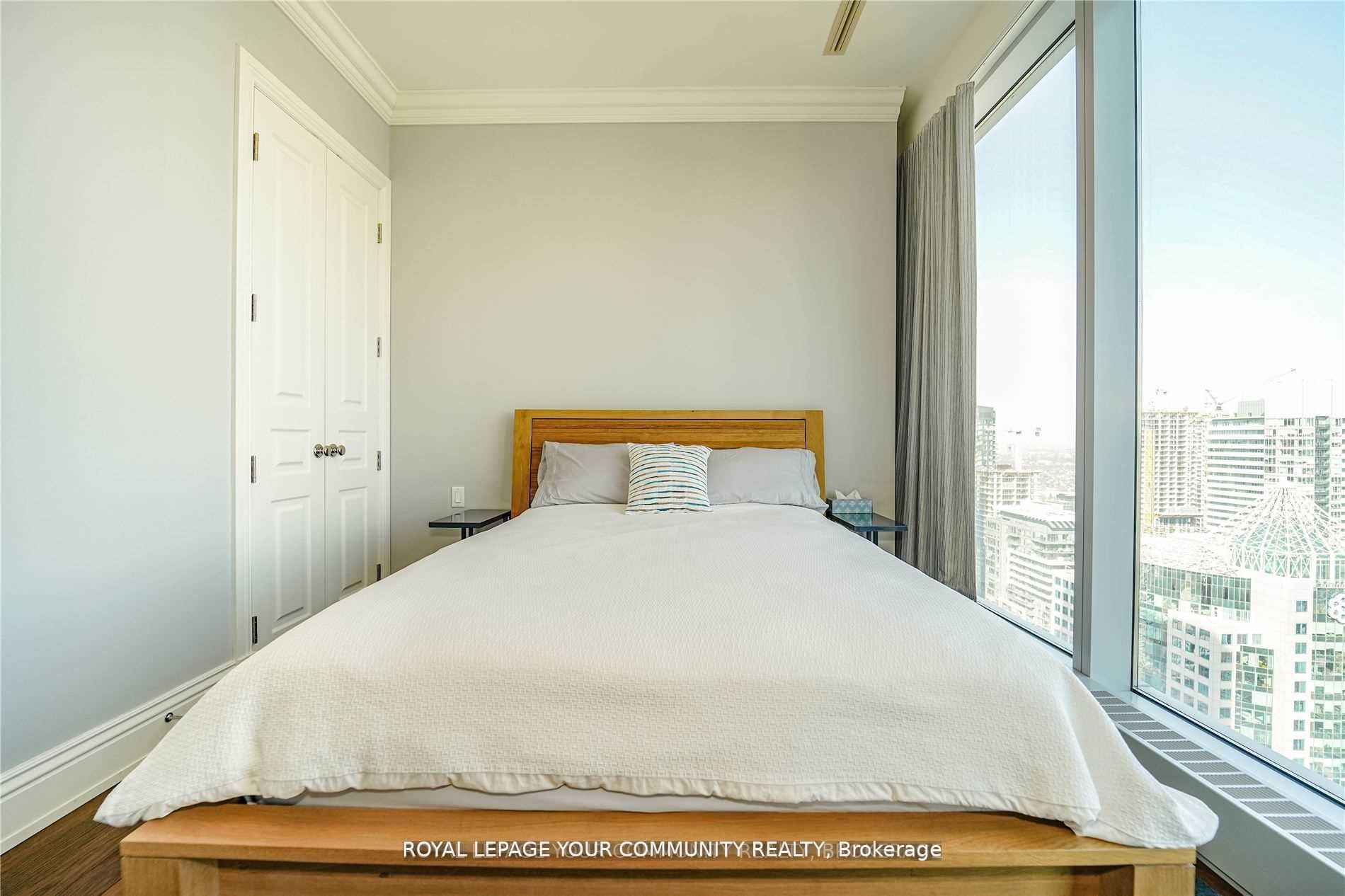 183 Wellington Street W, #3903