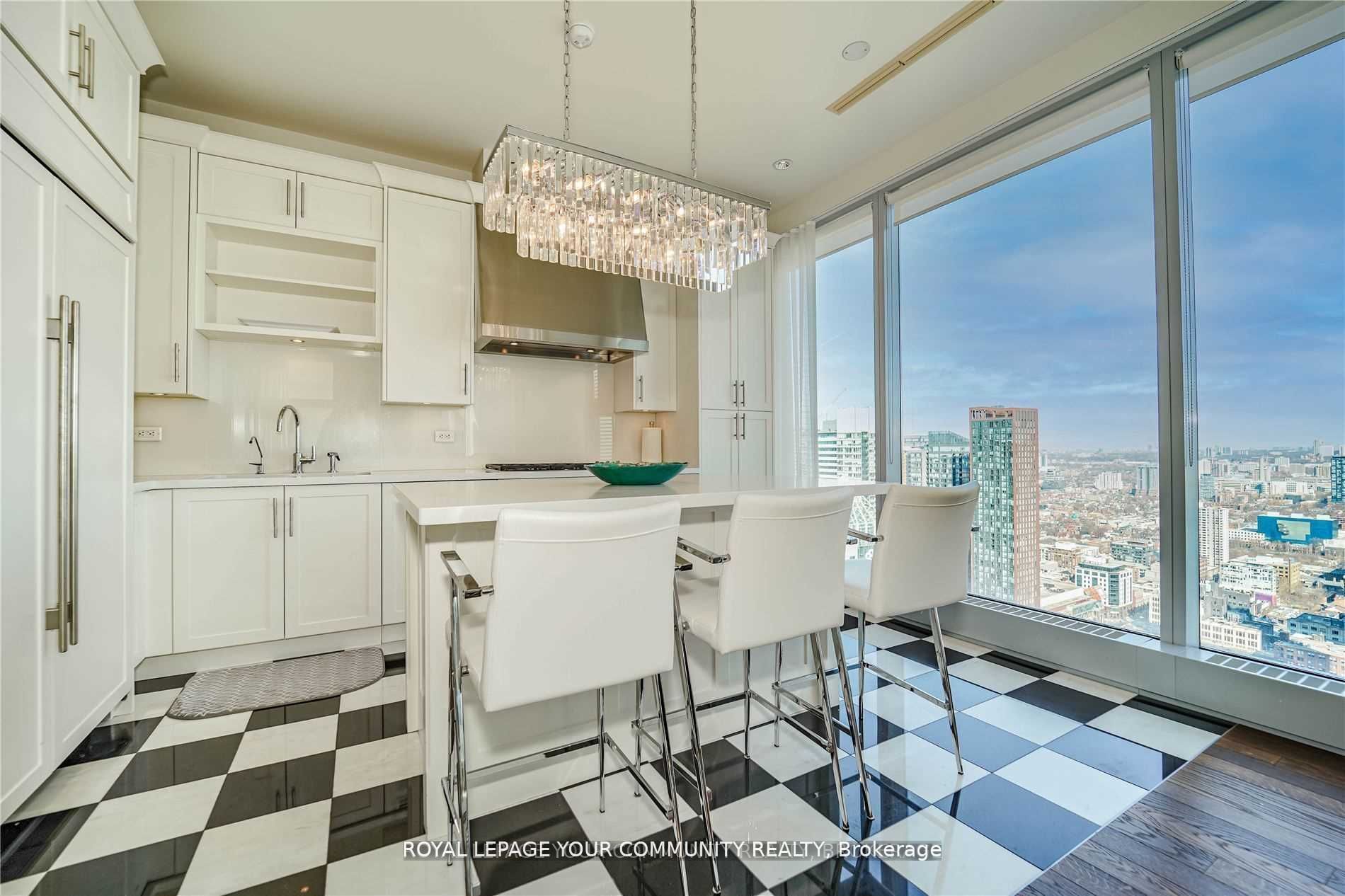 183 Wellington Street W, #3903