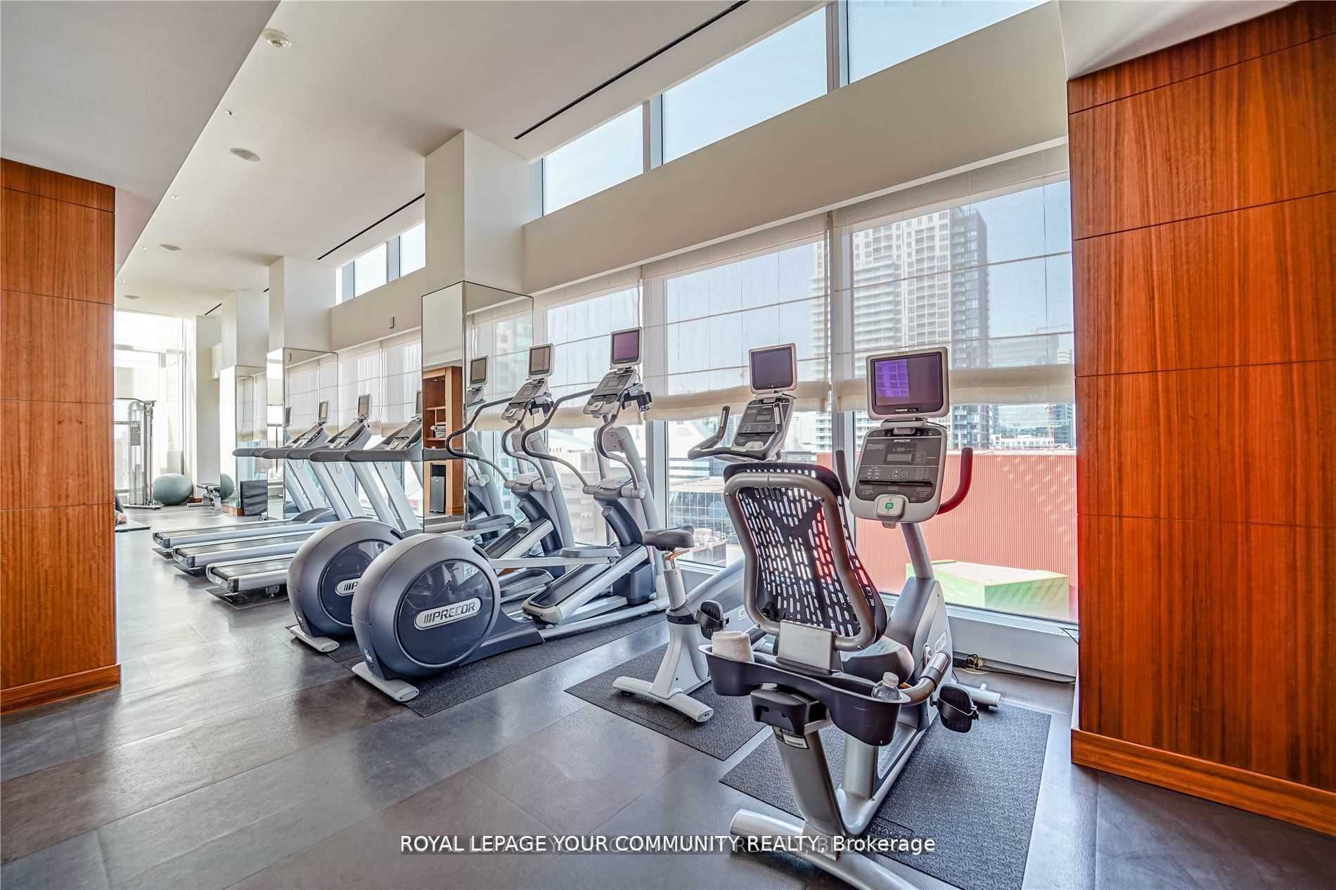 183 Wellington Street W, #3903