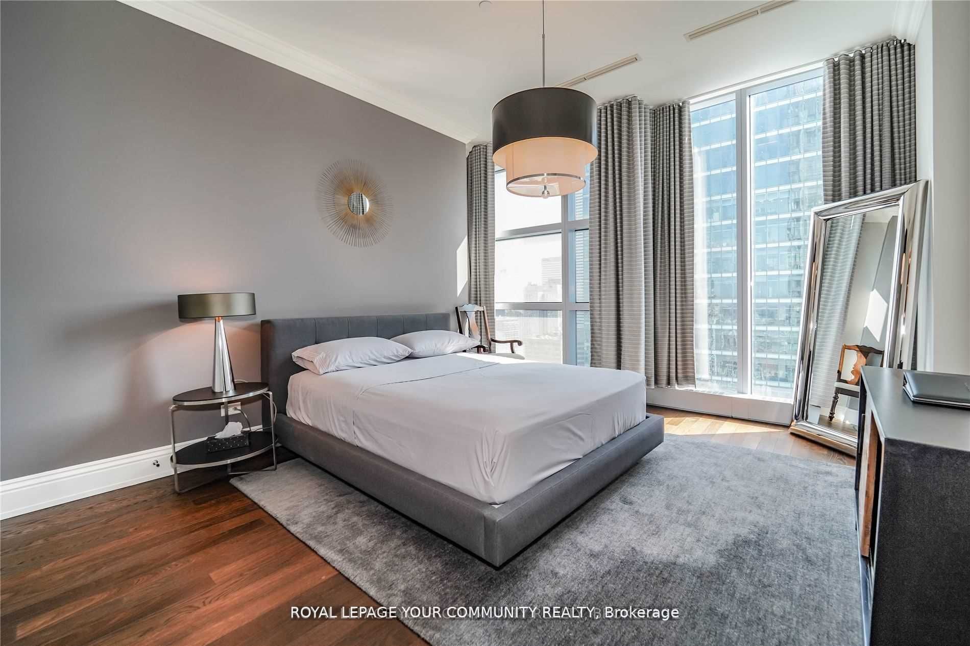 183 Wellington Street W, #3903