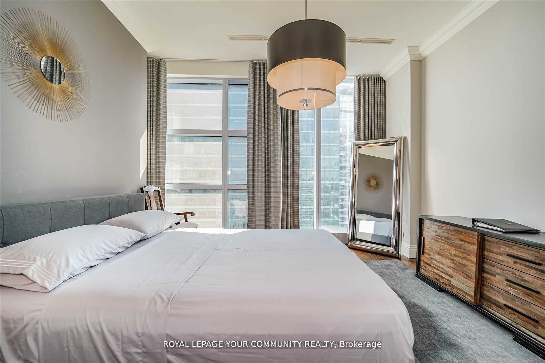 183 Wellington Street W, #3903