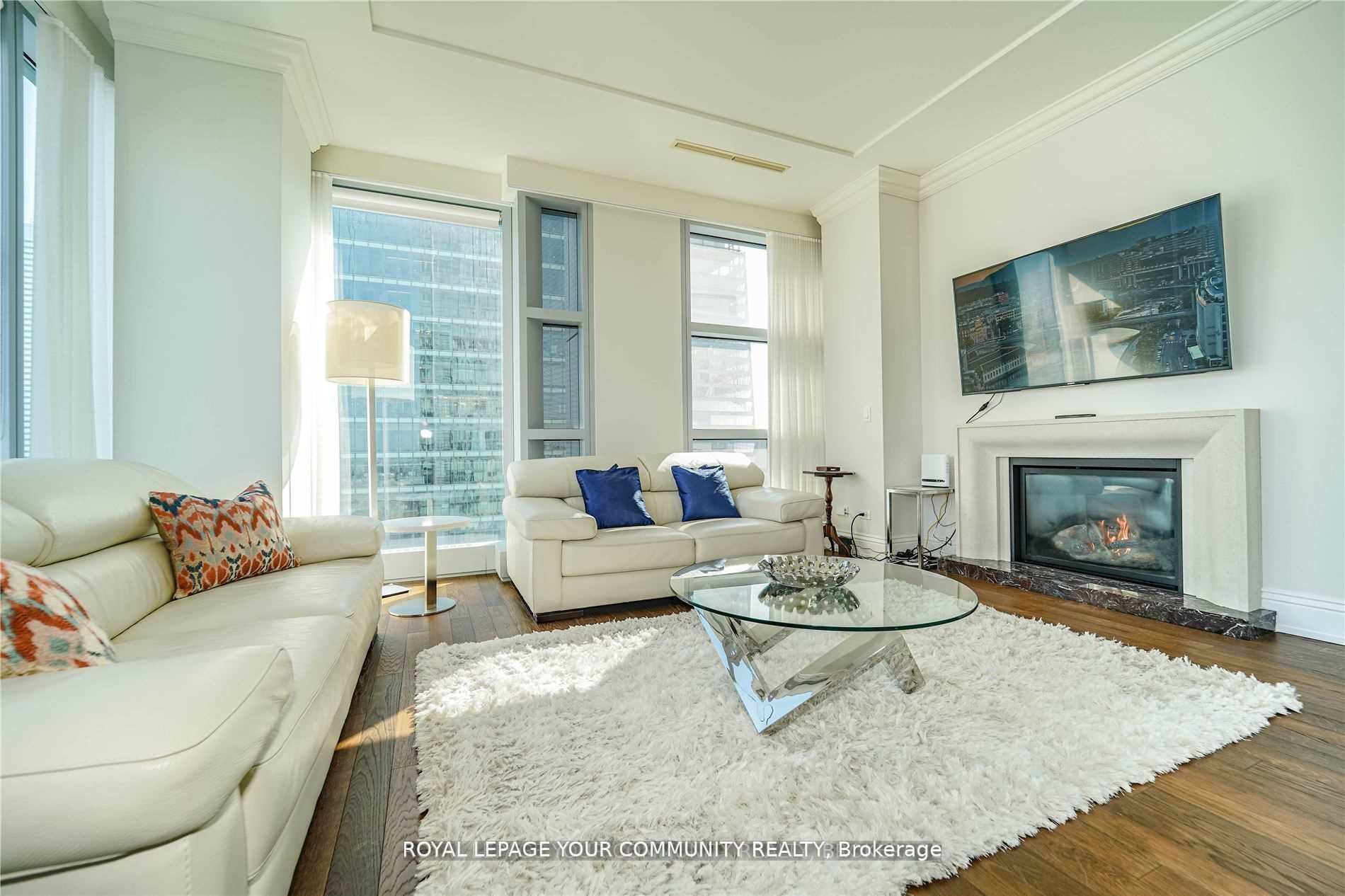 183 Wellington Street W, #3903