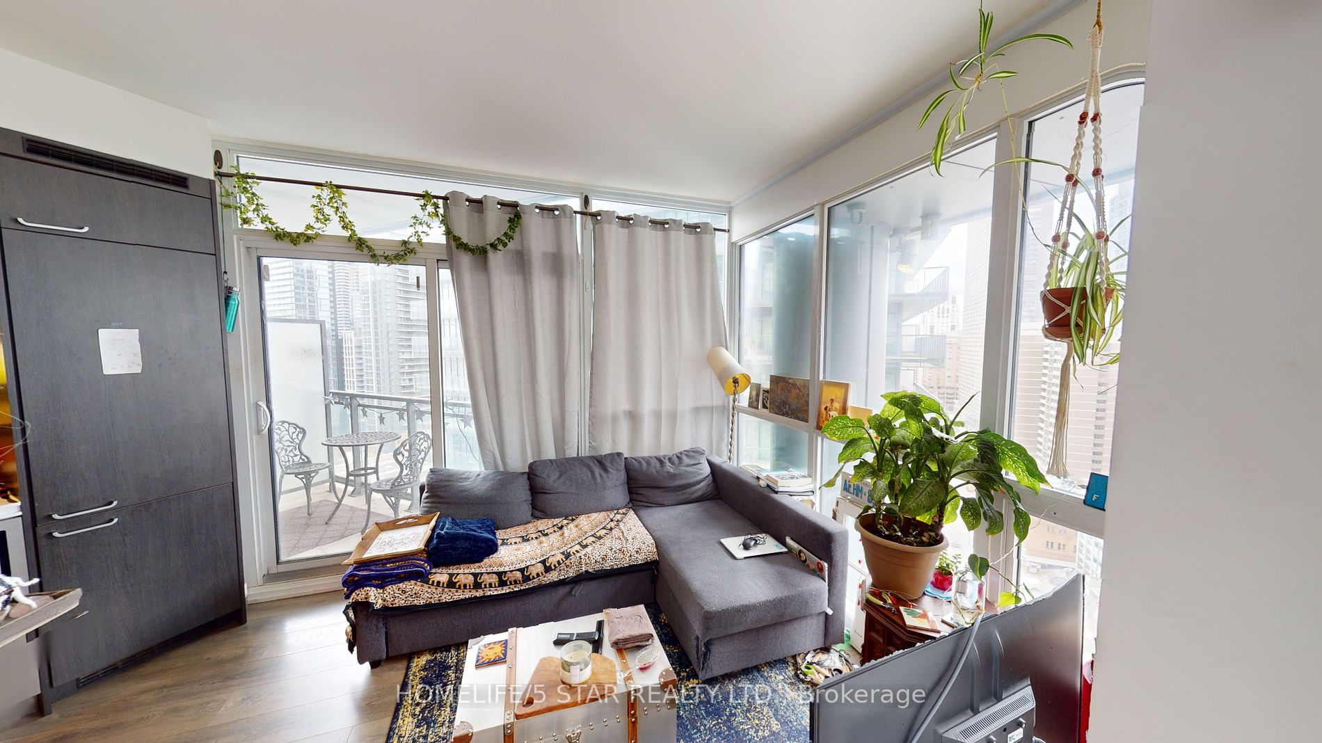 45 Charles St E, #2106