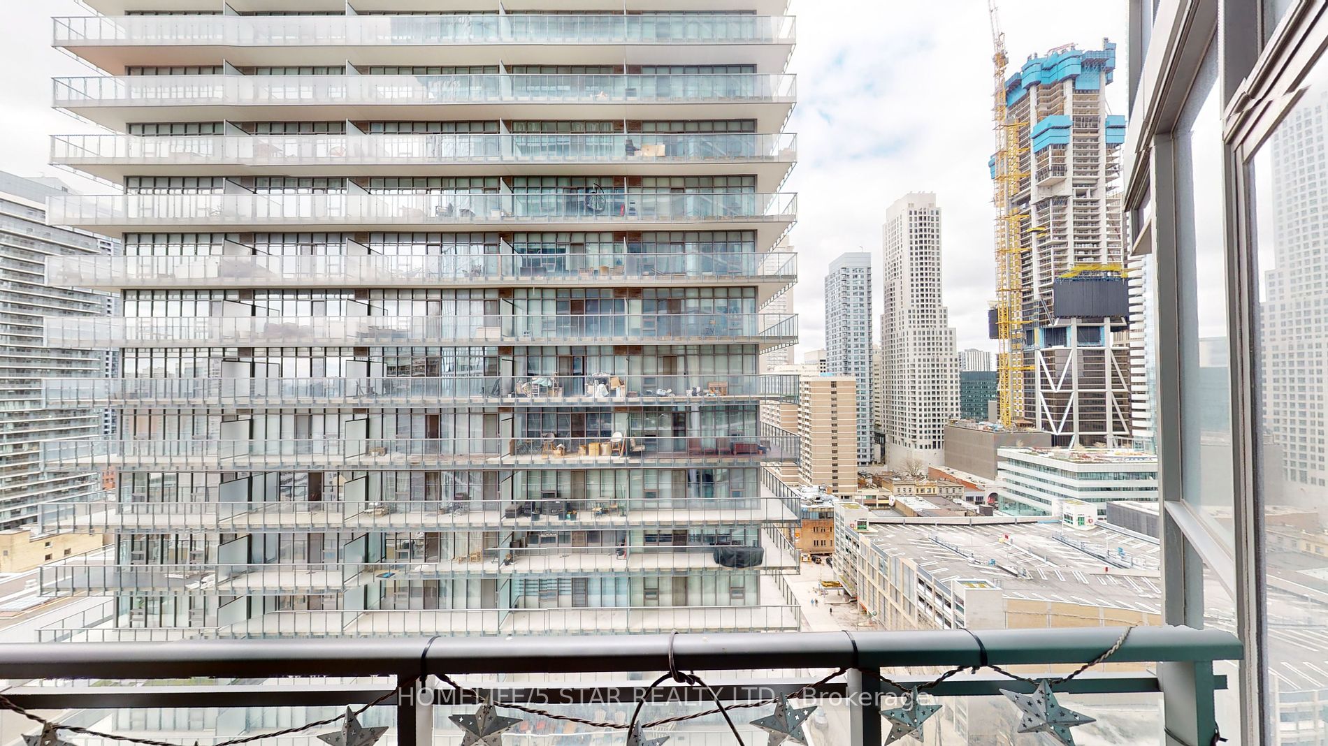 45 Charles St E, #2106