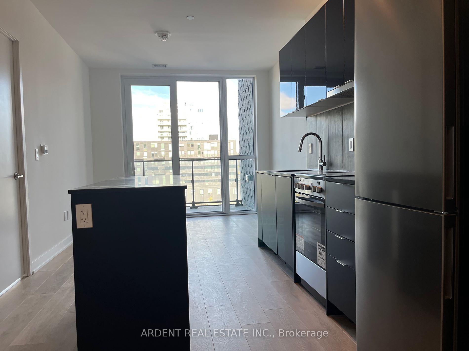 8 Tippett Rd, #601