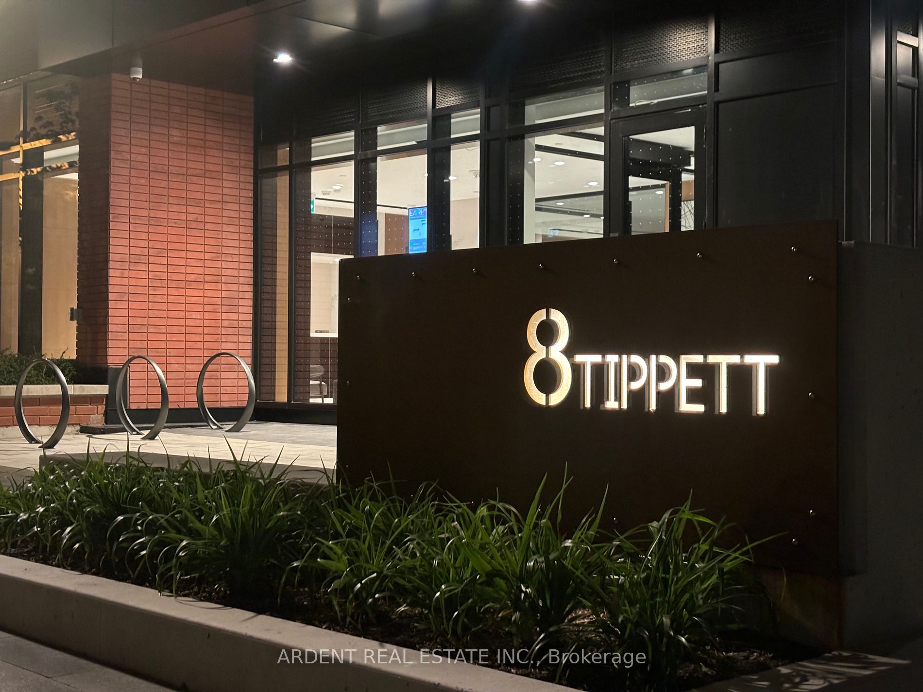 8 Tippett Rd, #601