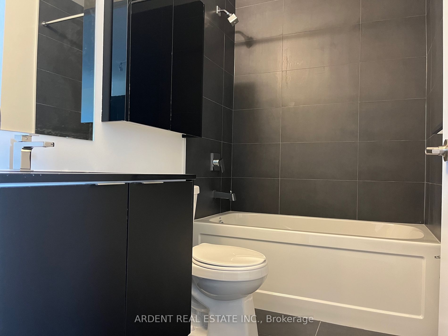8 Tippett Rd, #601