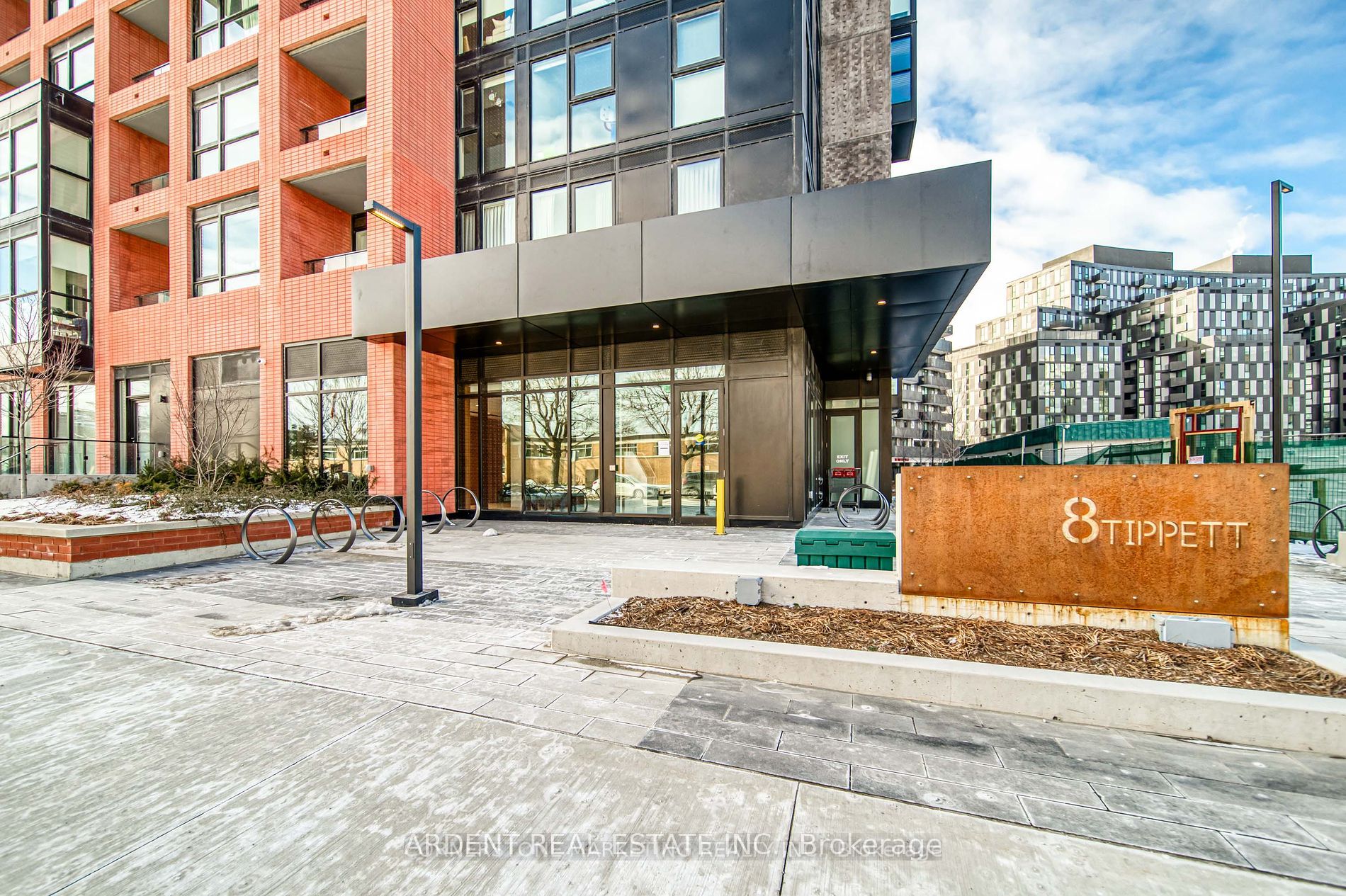 8 Tippett Rd, #601