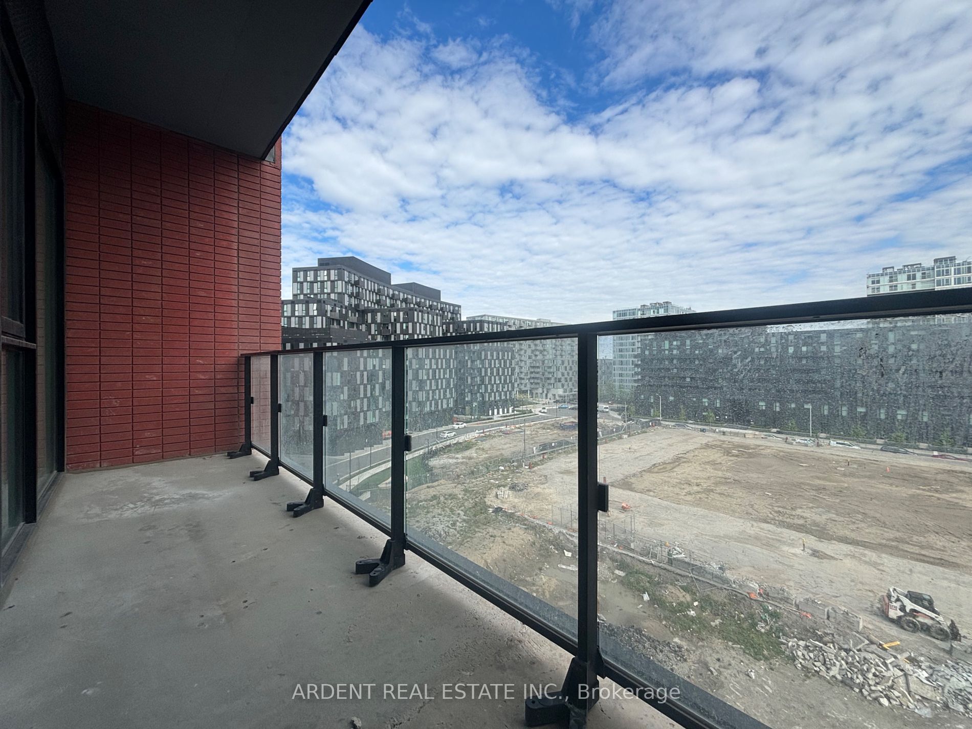 8 Tippett Rd, #601