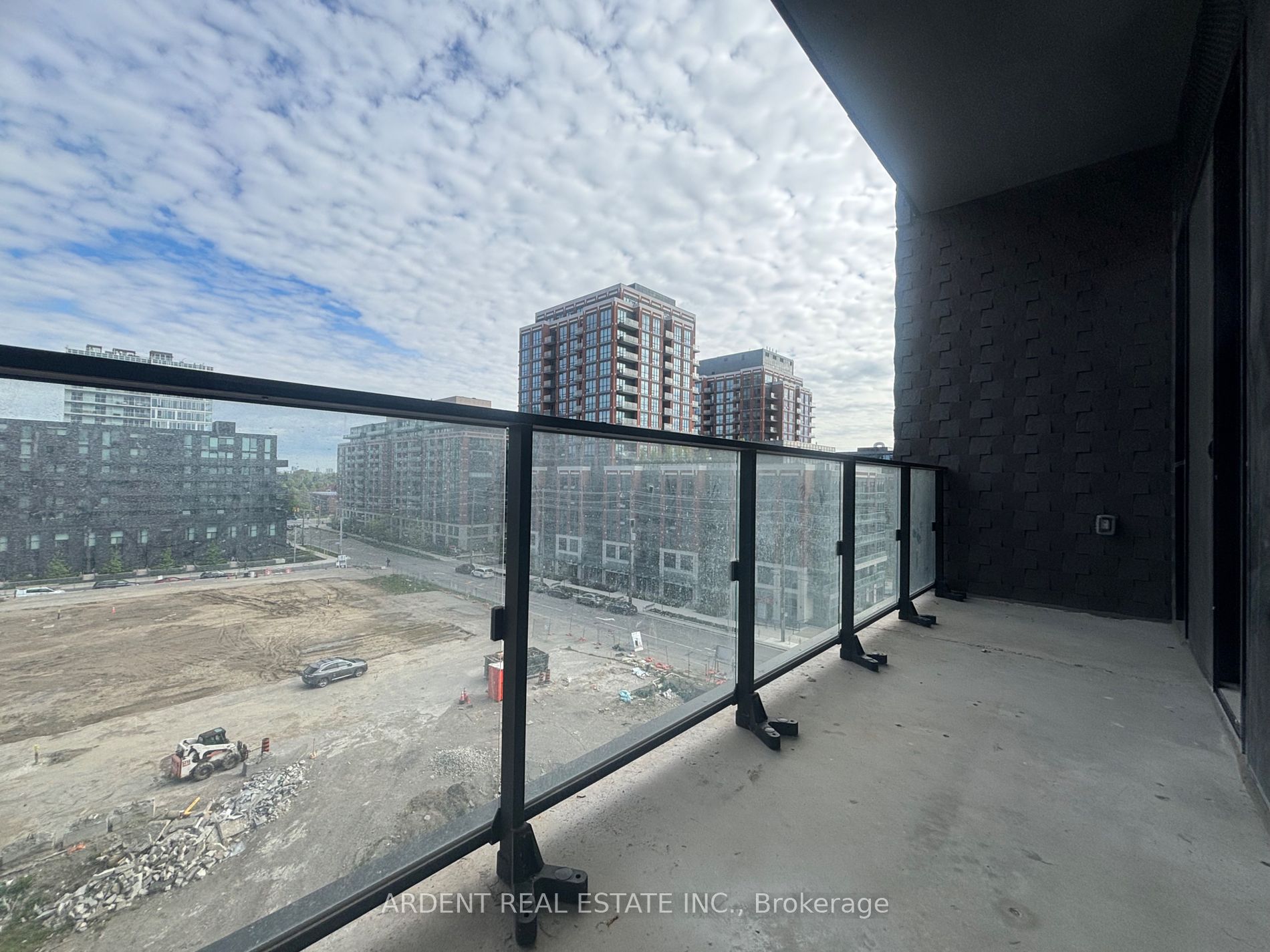 8 Tippett Rd, #601