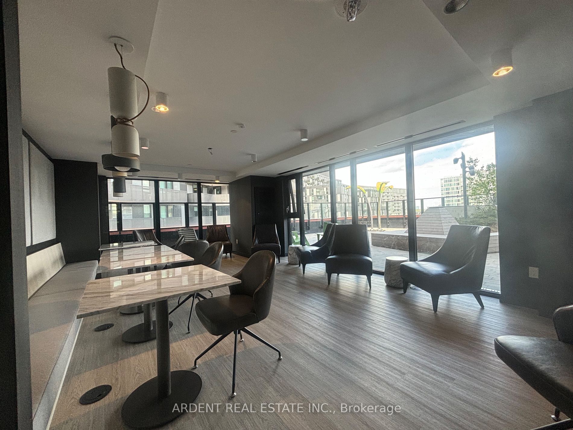 8 Tippett Rd, #601