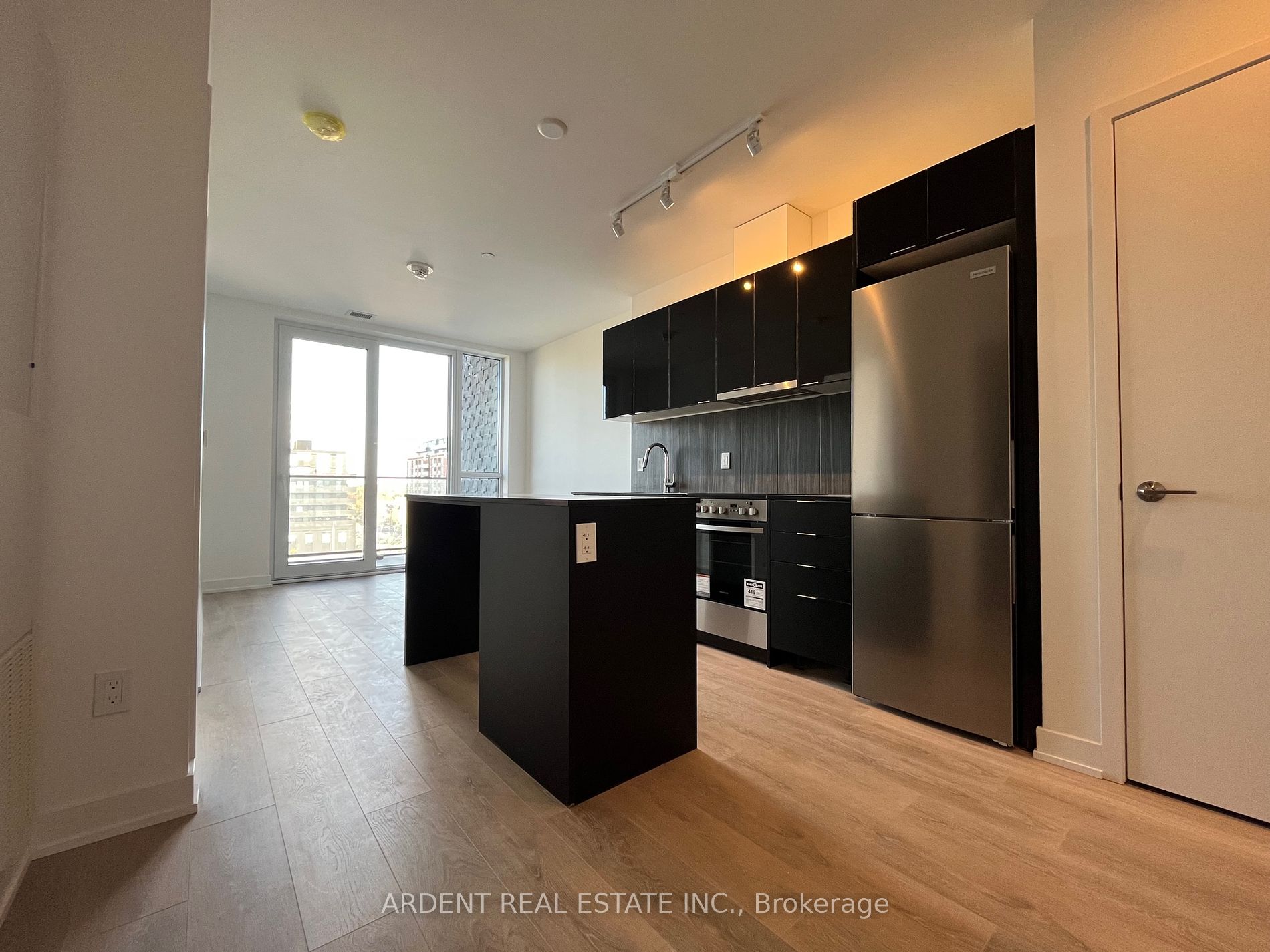 8 Tippett Rd, #601
