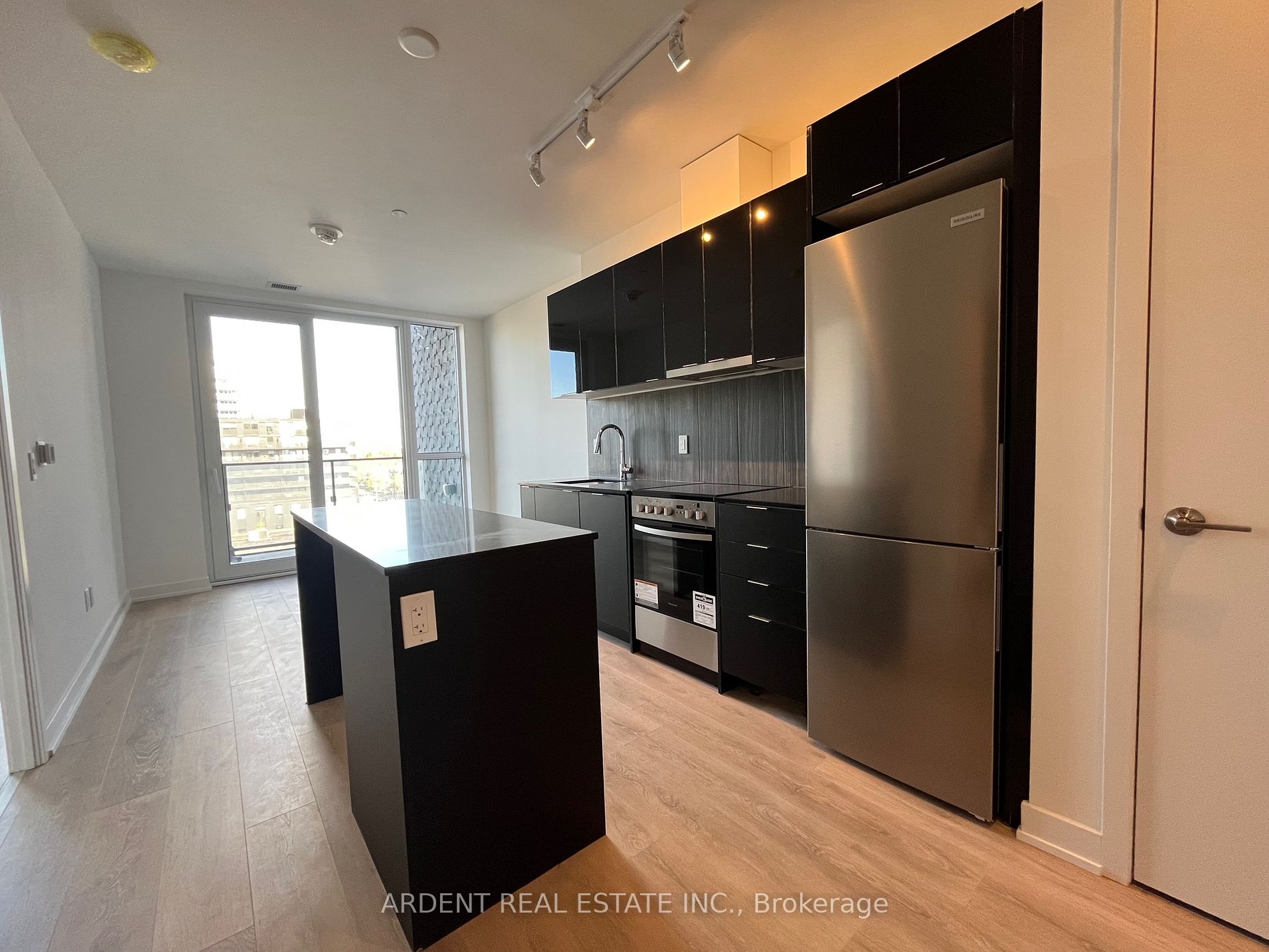 8 Tippett Rd, #601