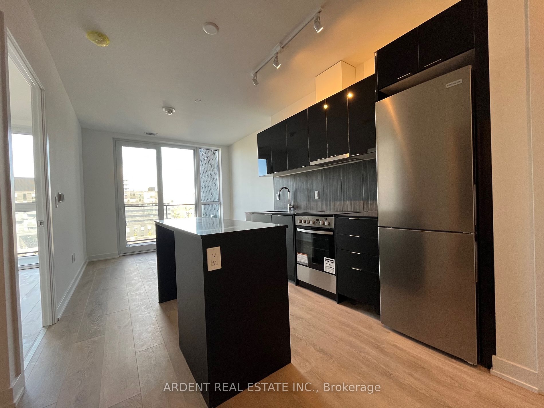 8 Tippett Rd, #601