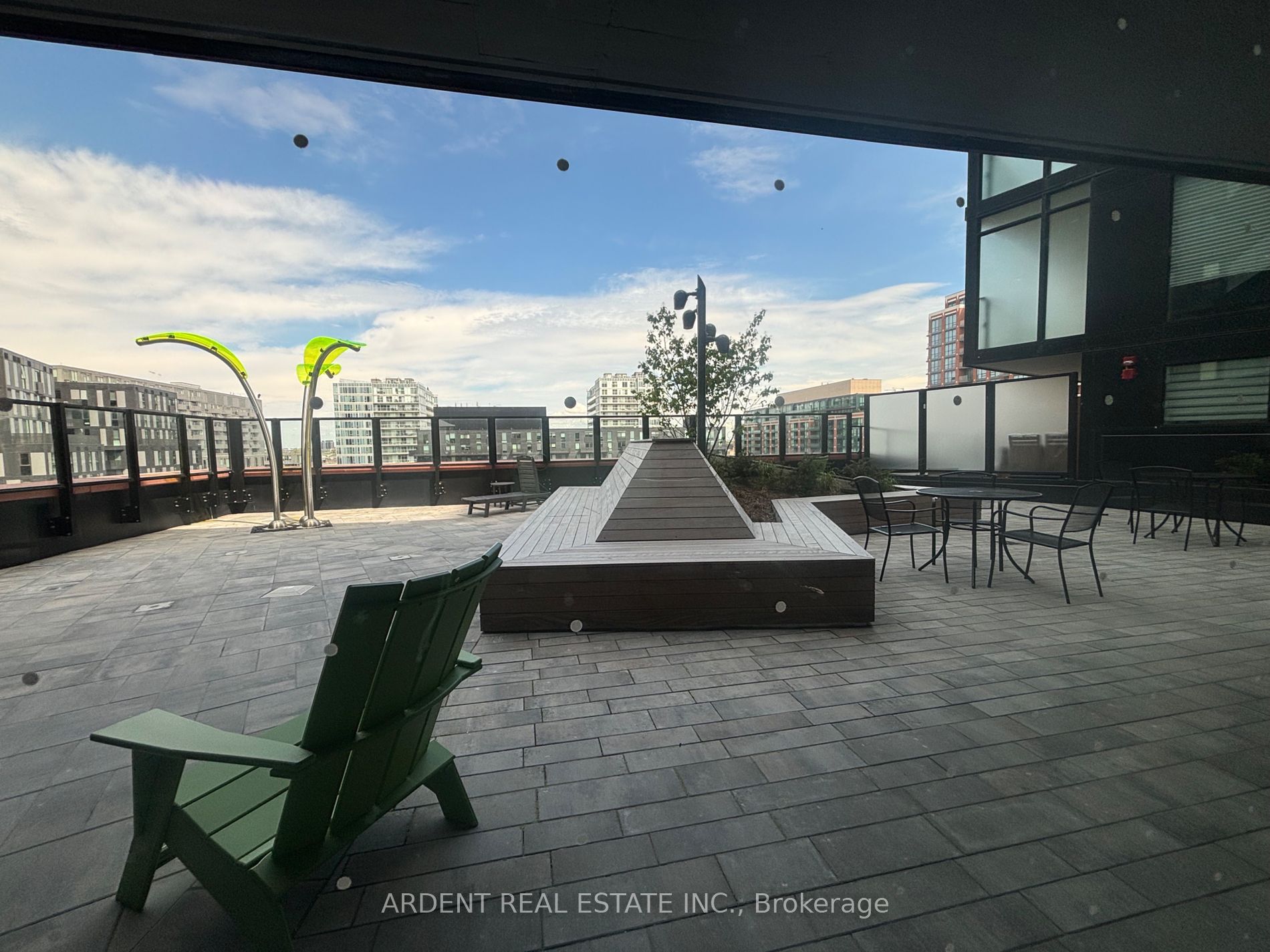 8 Tippett Rd, #601