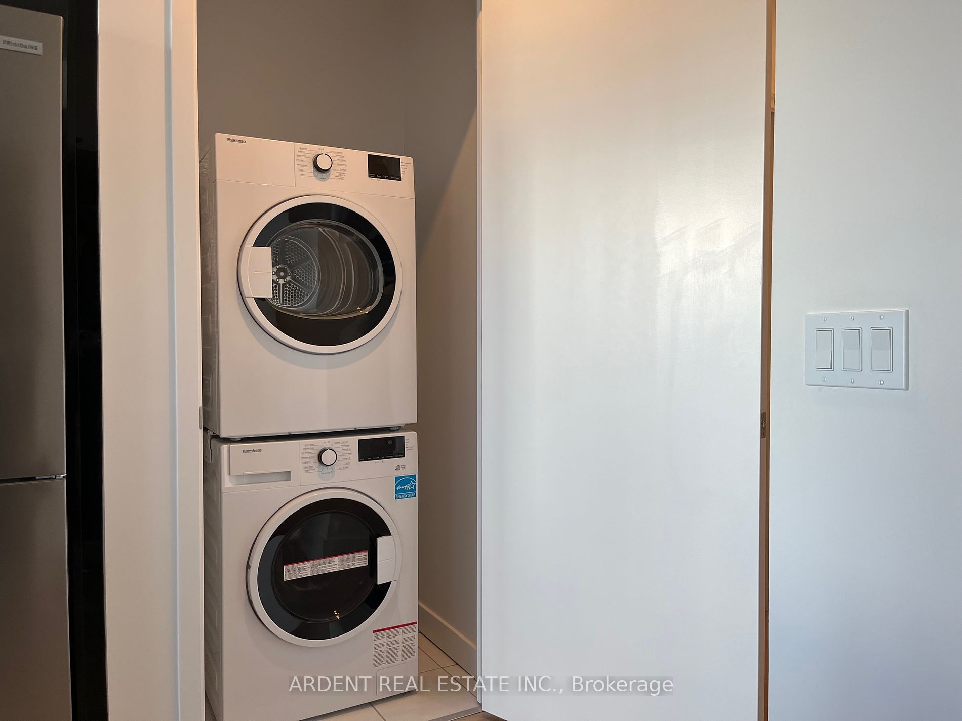 8 Tippett Rd, #601