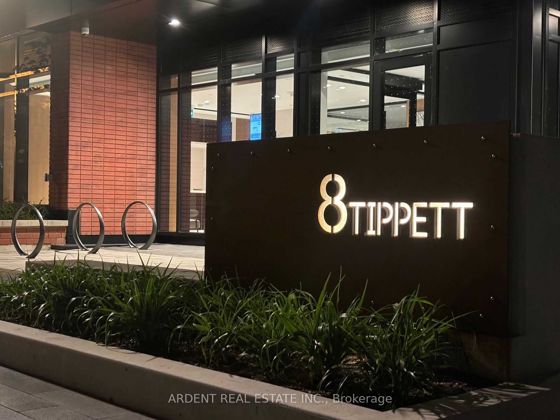 8 Tippett Rd, #601
